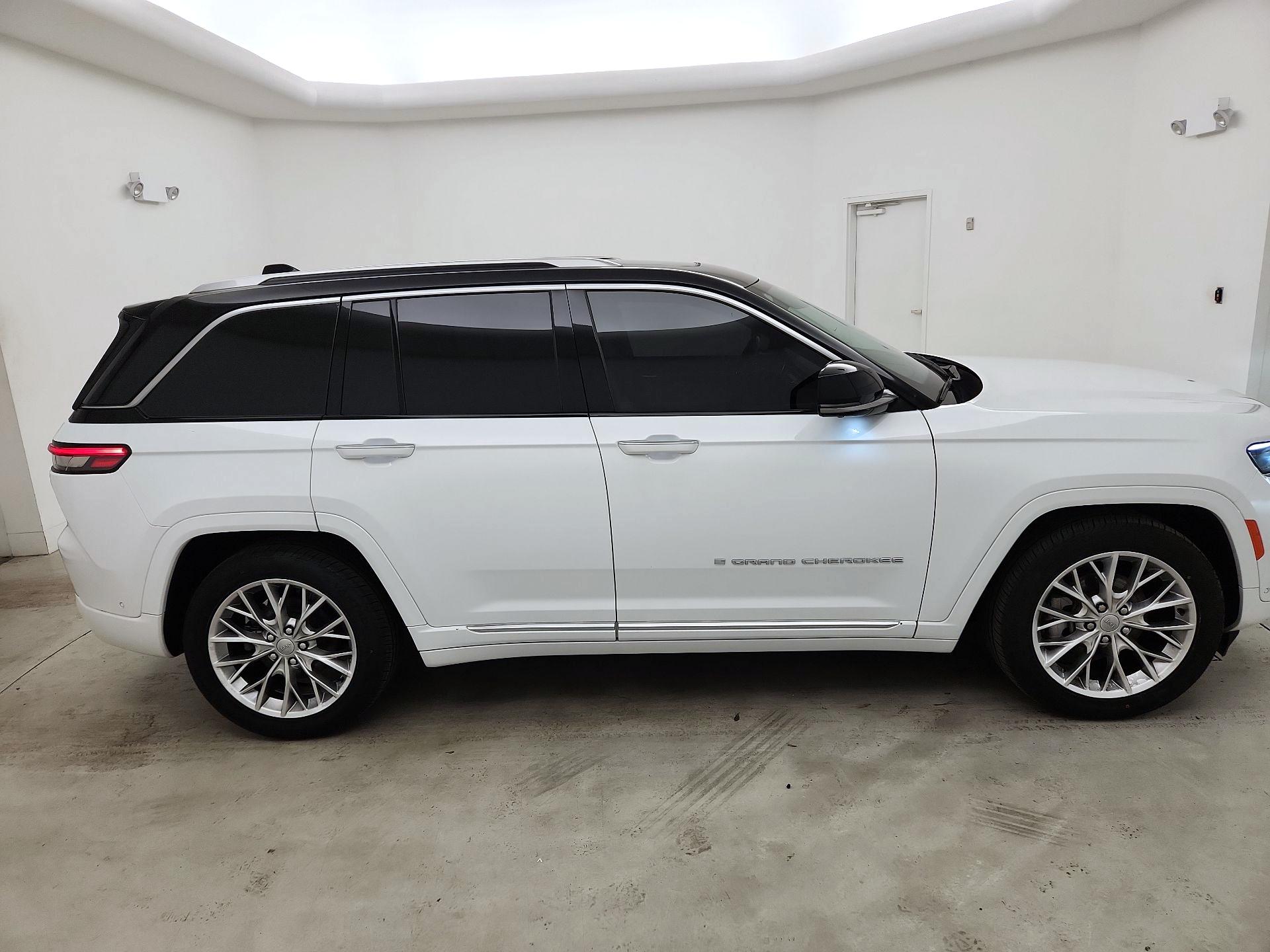 Thumbnail: 2023 Jeep Grand Cherokee - 4