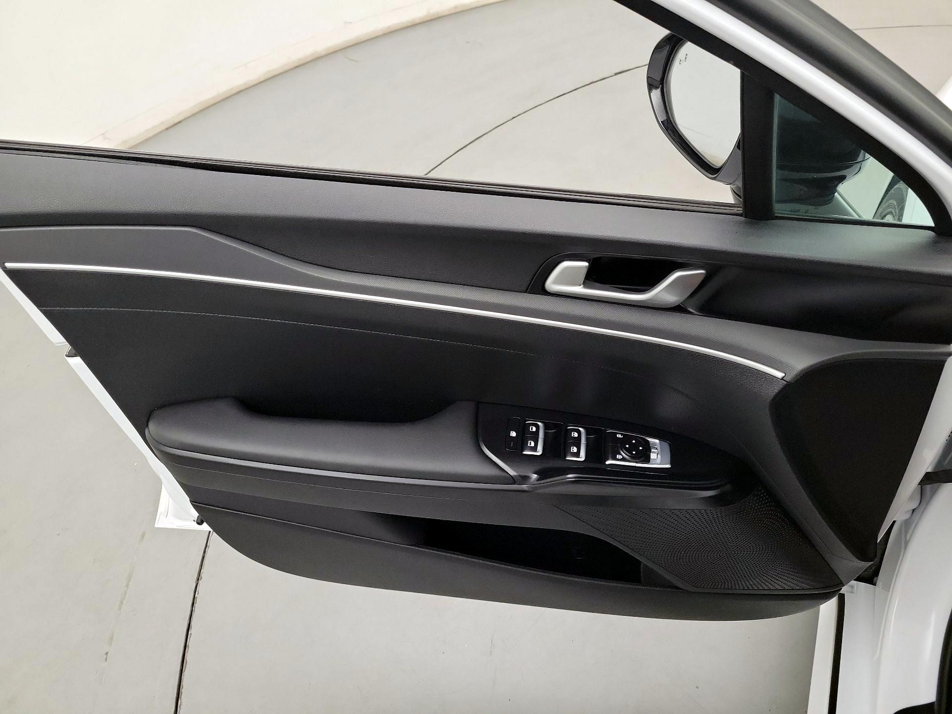 Thumbnail: 2023 Kia K5 - 10