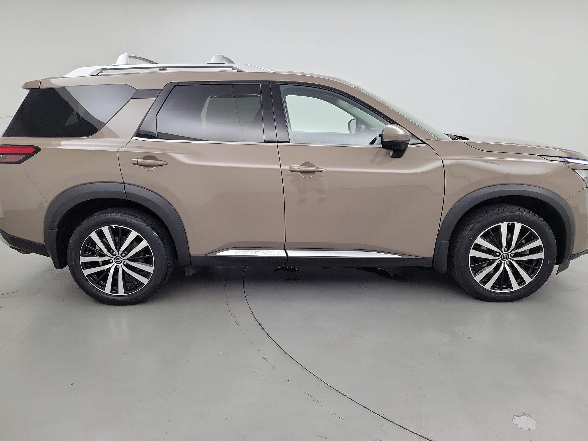 Thumbnail: 2023 Nissan Pathfinder - 4