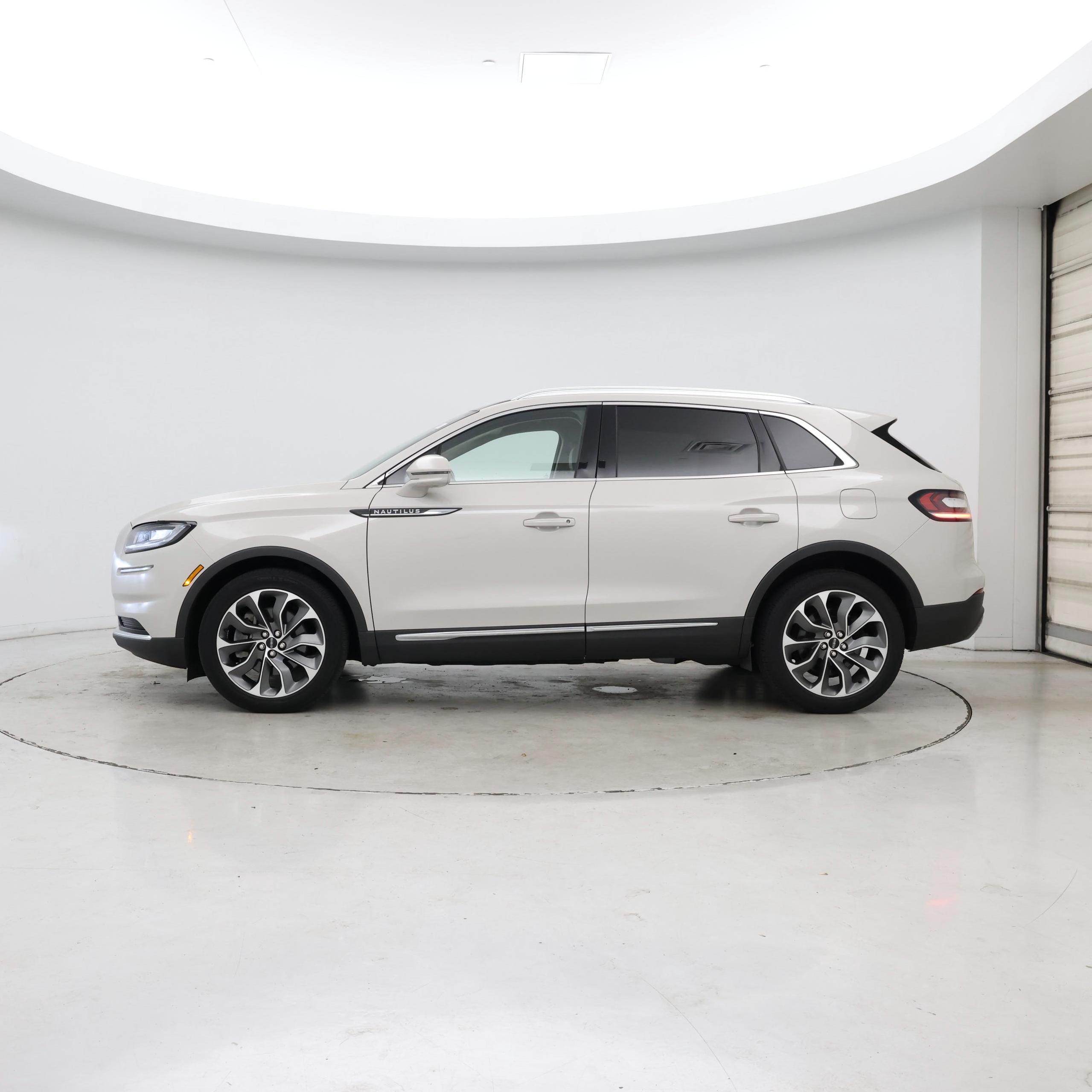Thumbnail: 2022 Lincoln Nautilus - 3
