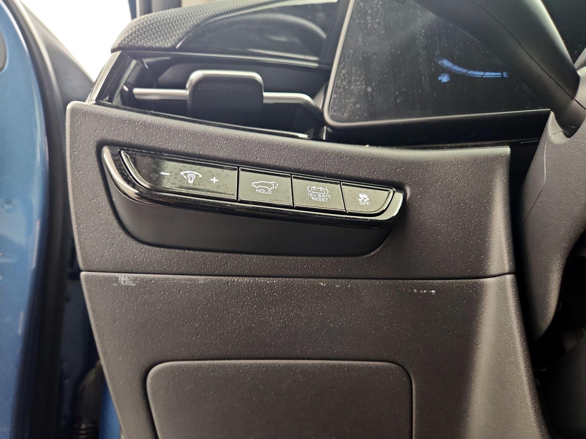 Thumbnail: 2023 Kia Niro - 13