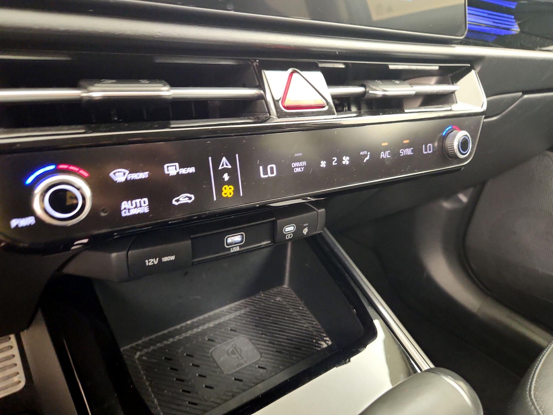 Thumbnail: 2023 Kia Niro - 17