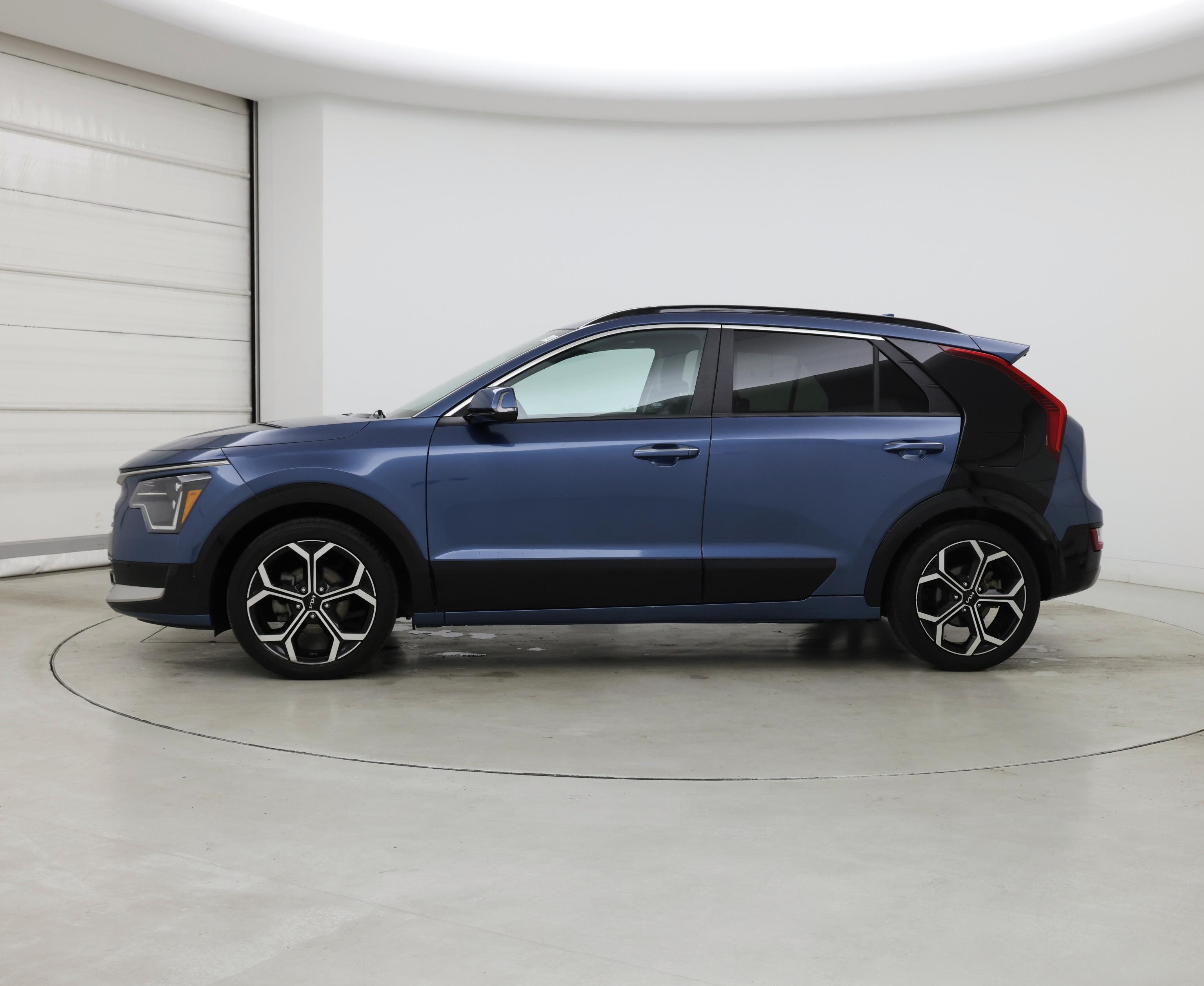Thumbnail: 2023 Kia Niro - 3