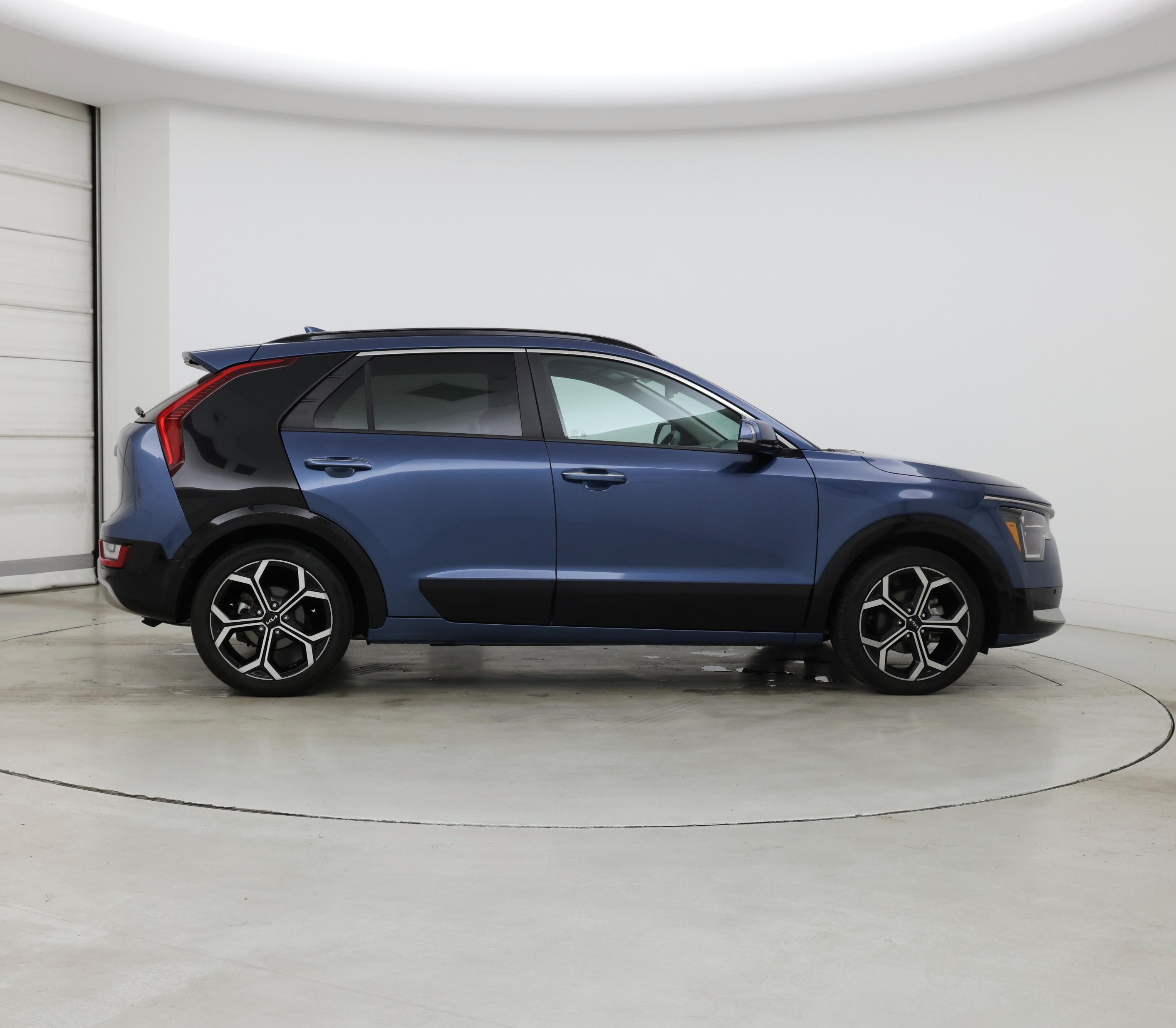 Thumbnail: 2023 Kia Niro - 7