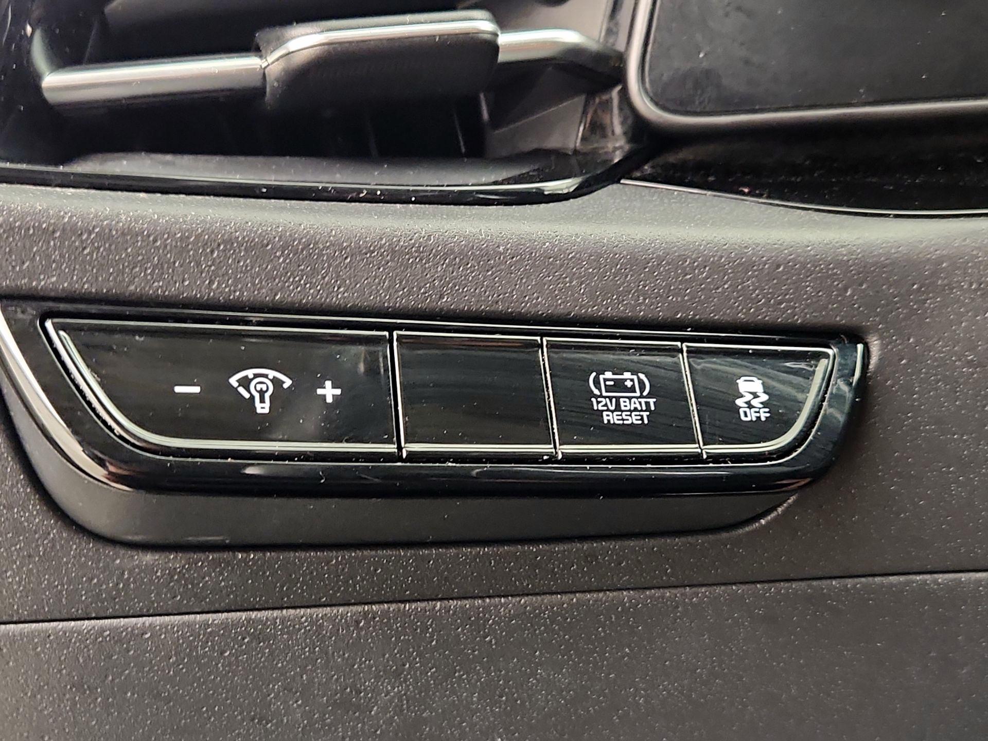 Thumbnail: 2023 Kia Niro - 13