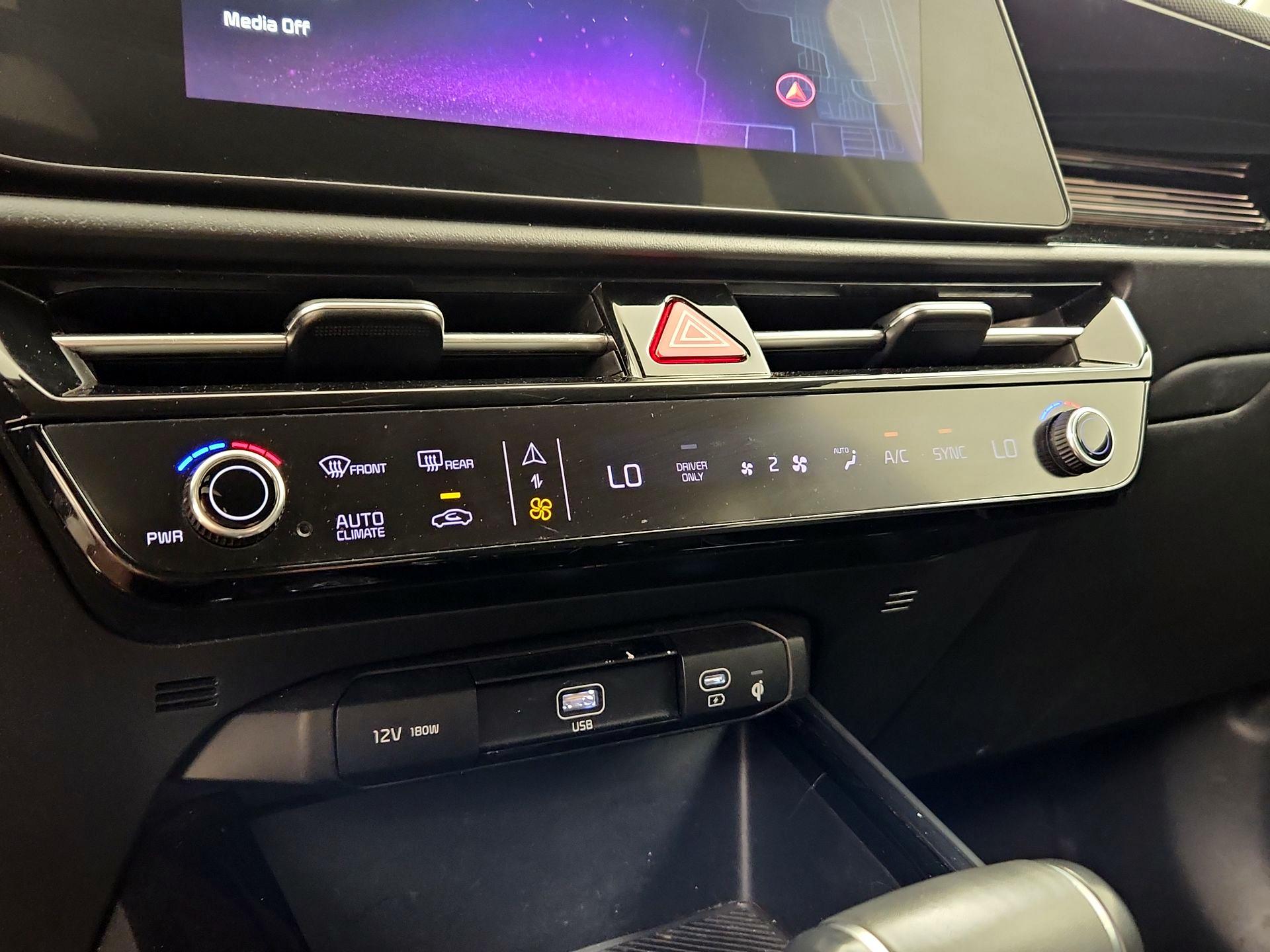 Thumbnail: 2023 Kia Niro - 17