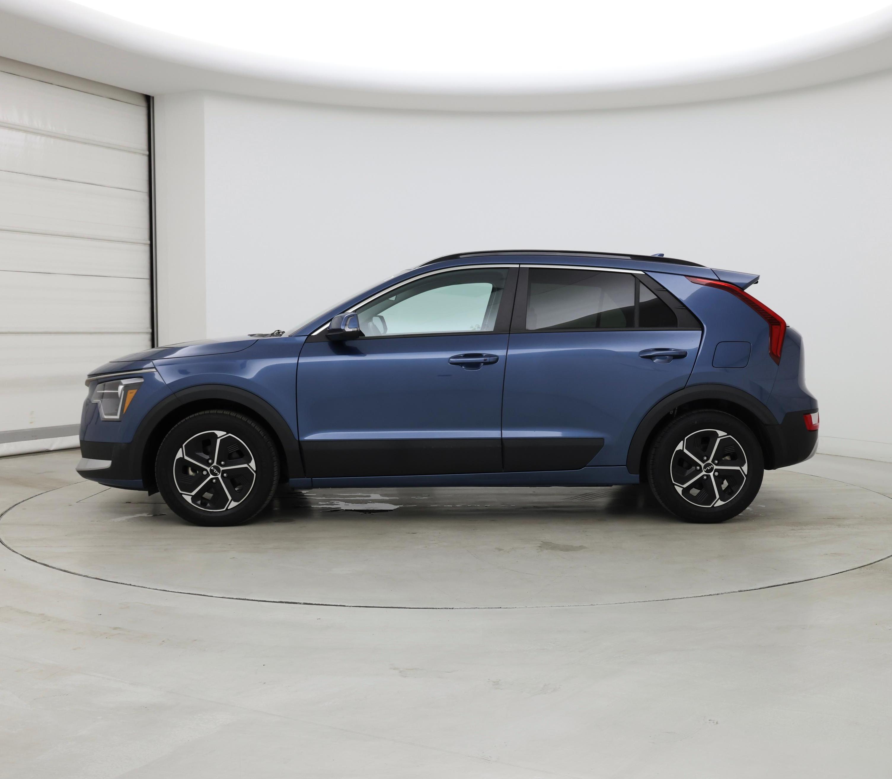 Thumbnail: 2023 Kia Niro - 3