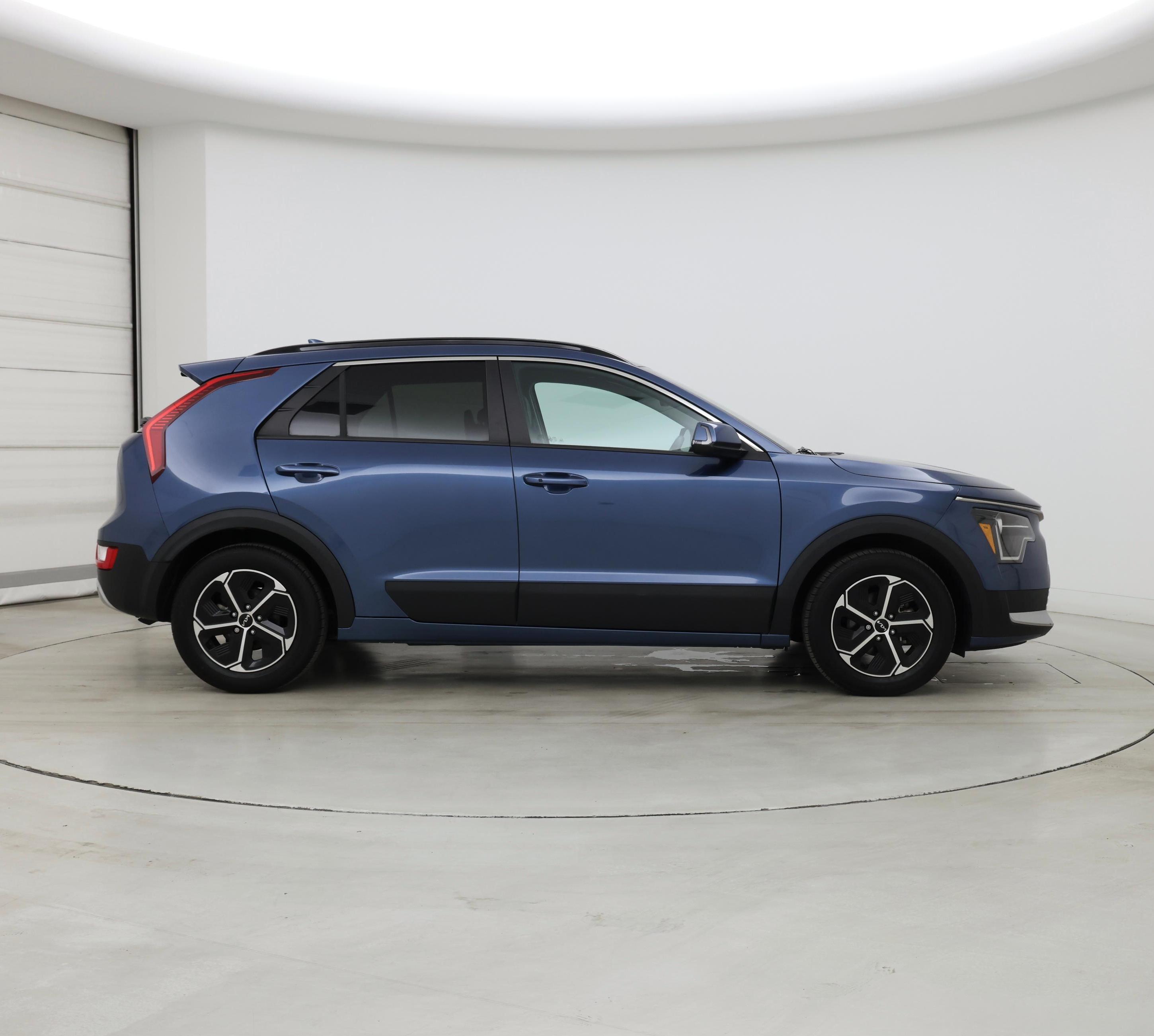 Thumbnail: 2023 Kia Niro - 7