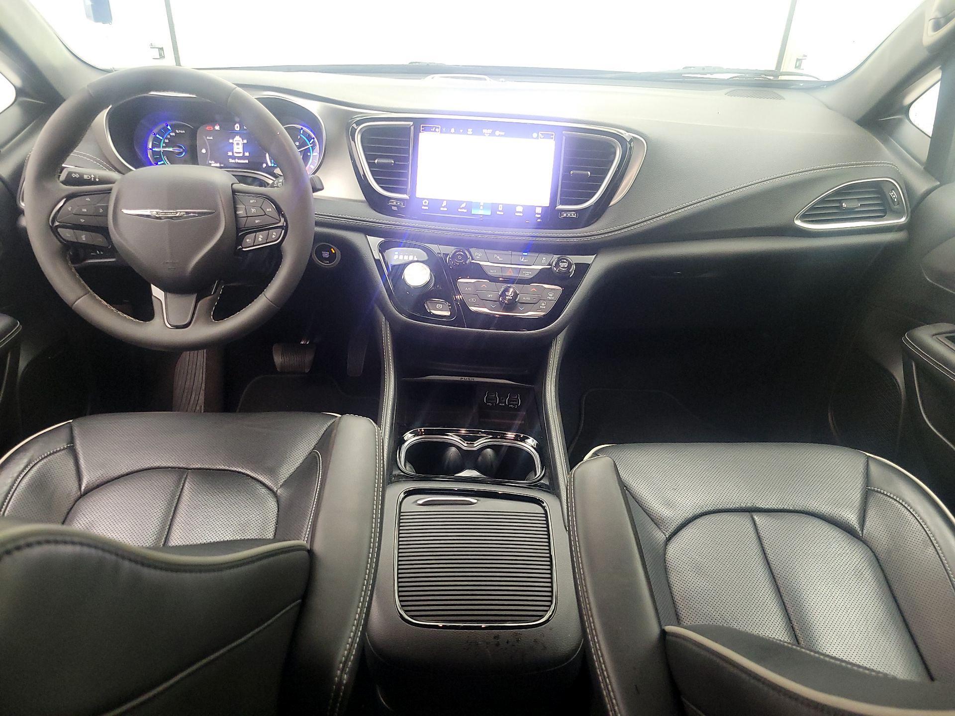 Thumbnail: 2022 Chrysler Pacifica - 9