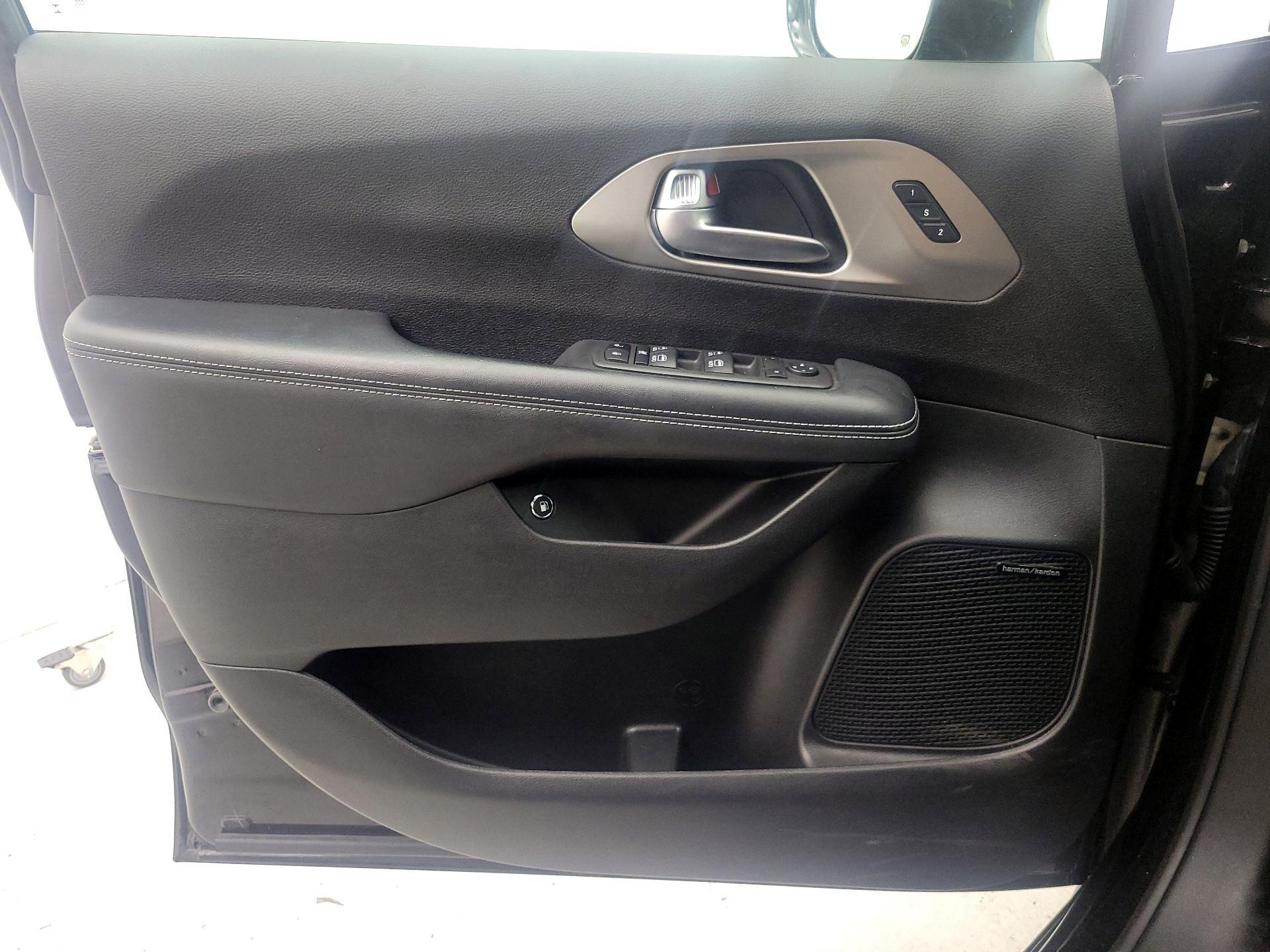 Thumbnail: 2022 Chrysler Pacifica - 12