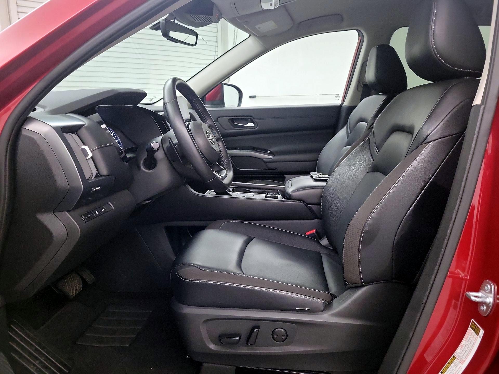Thumbnail: 2023 Nissan Pathfinder - 9