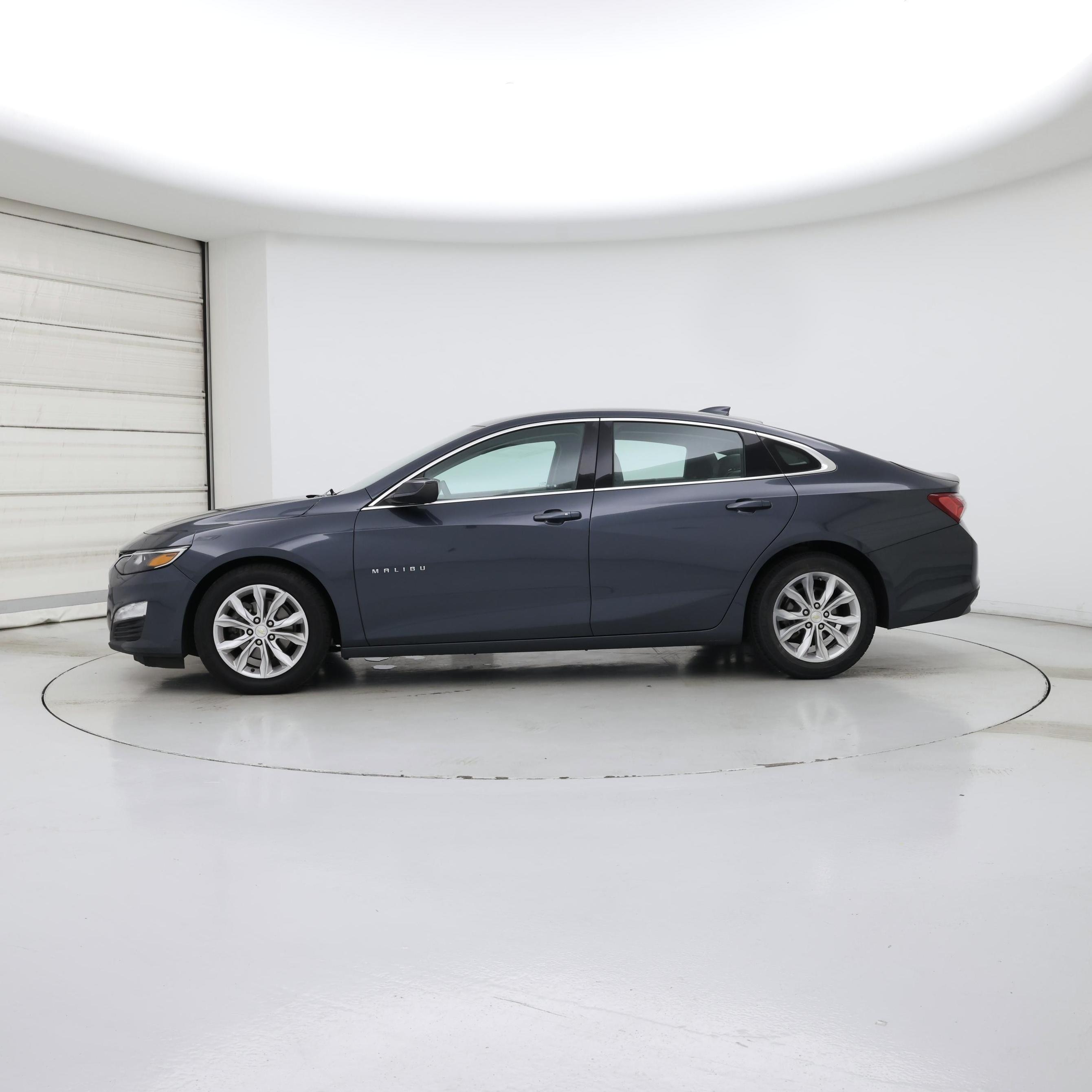 Thumbnail: 2021 Chevrolet Malibu - 3