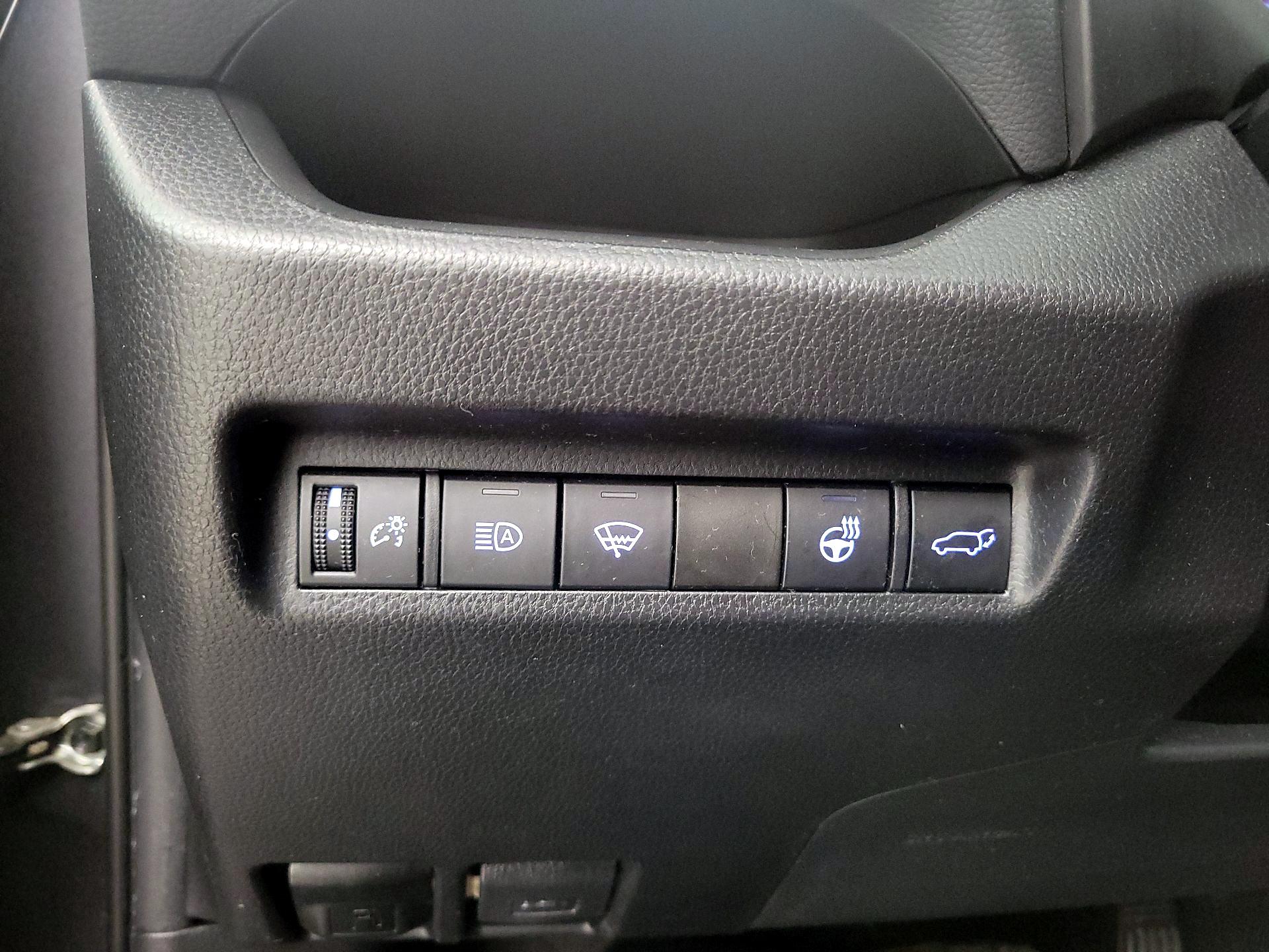 Thumbnail: 2021 Toyota RAV4 - 11