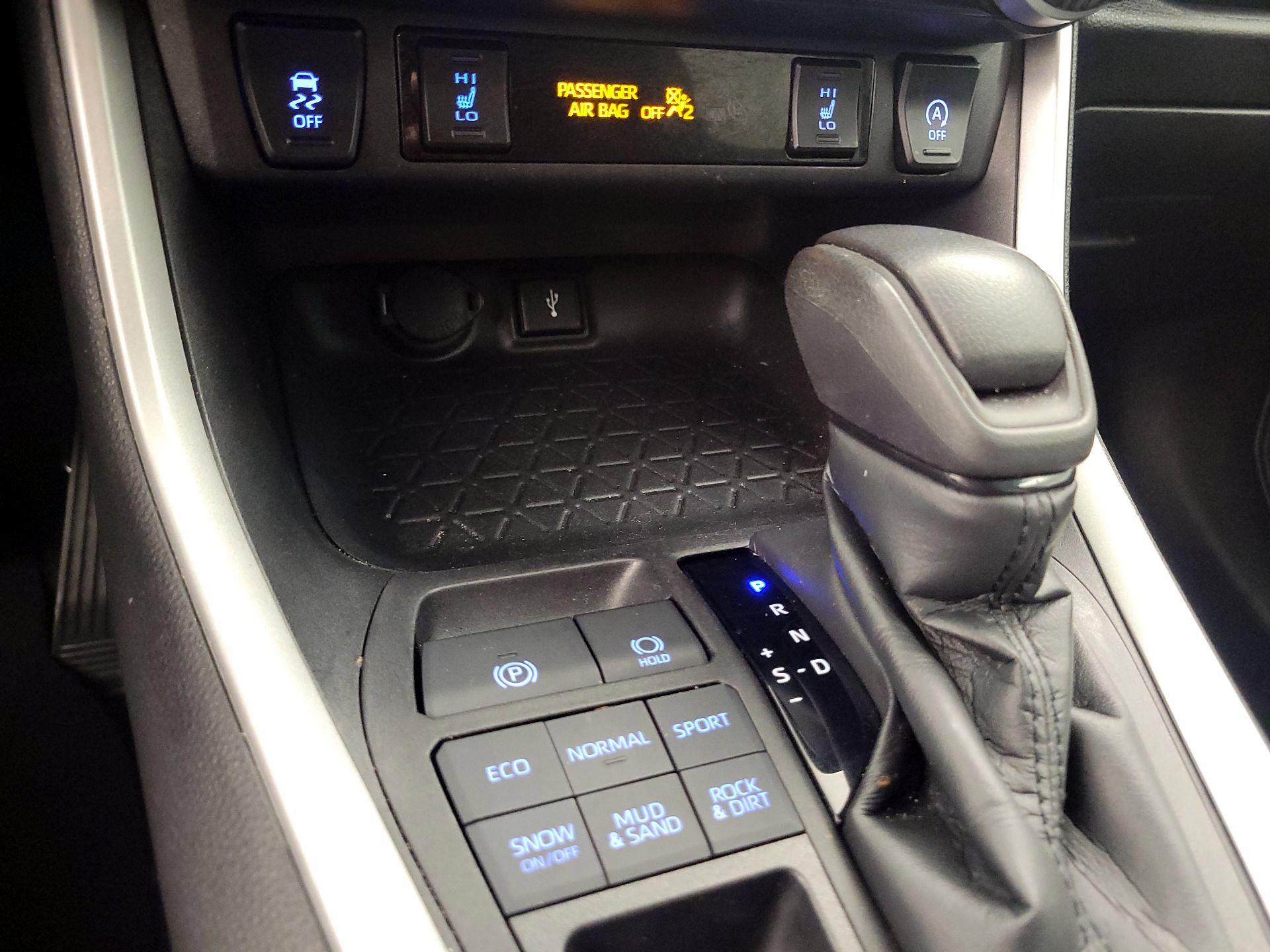 Thumbnail: 2021 Toyota RAV4 - 16