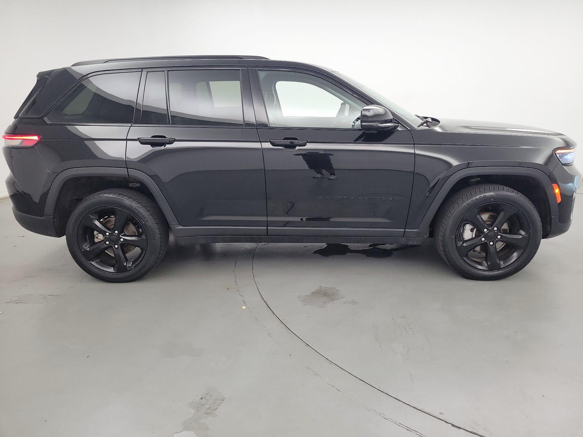 Thumbnail: 2023 Jeep Grand Cherokee - 4