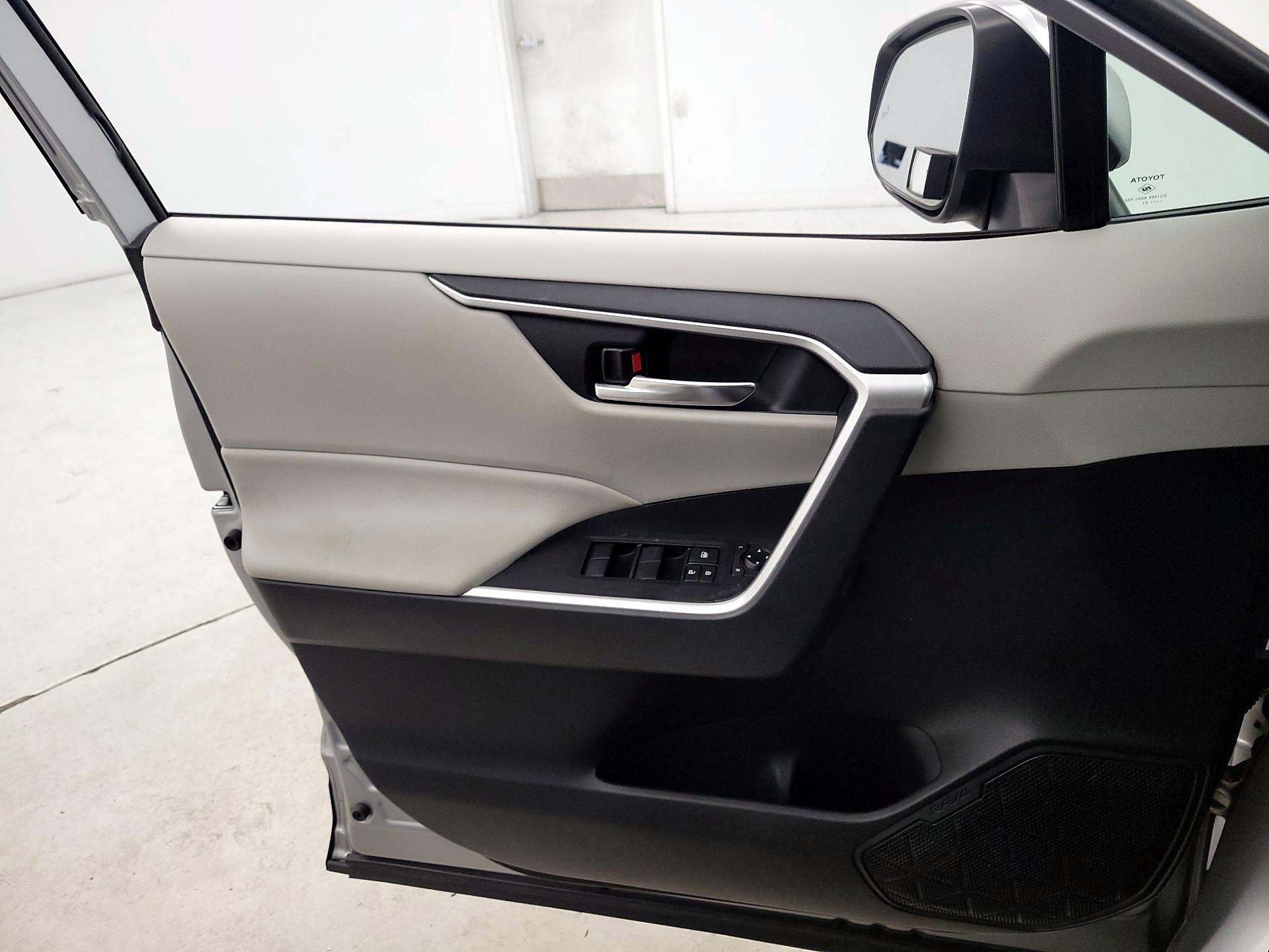 Thumbnail: 2021 Toyota RAV4 - 12