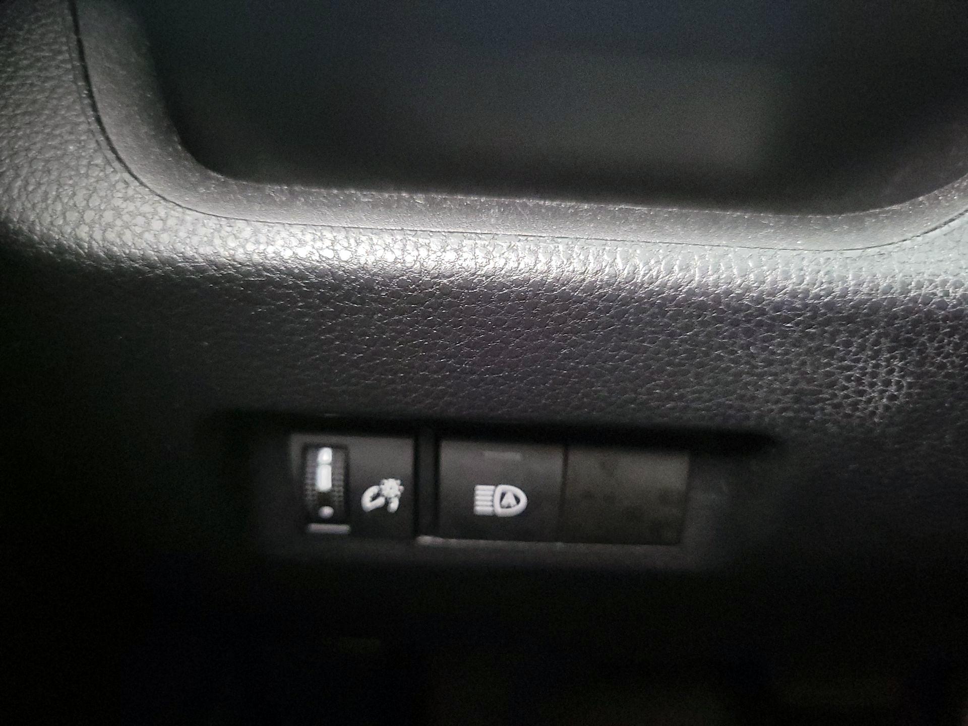 Thumbnail: 2021 Toyota RAV4 - 13
