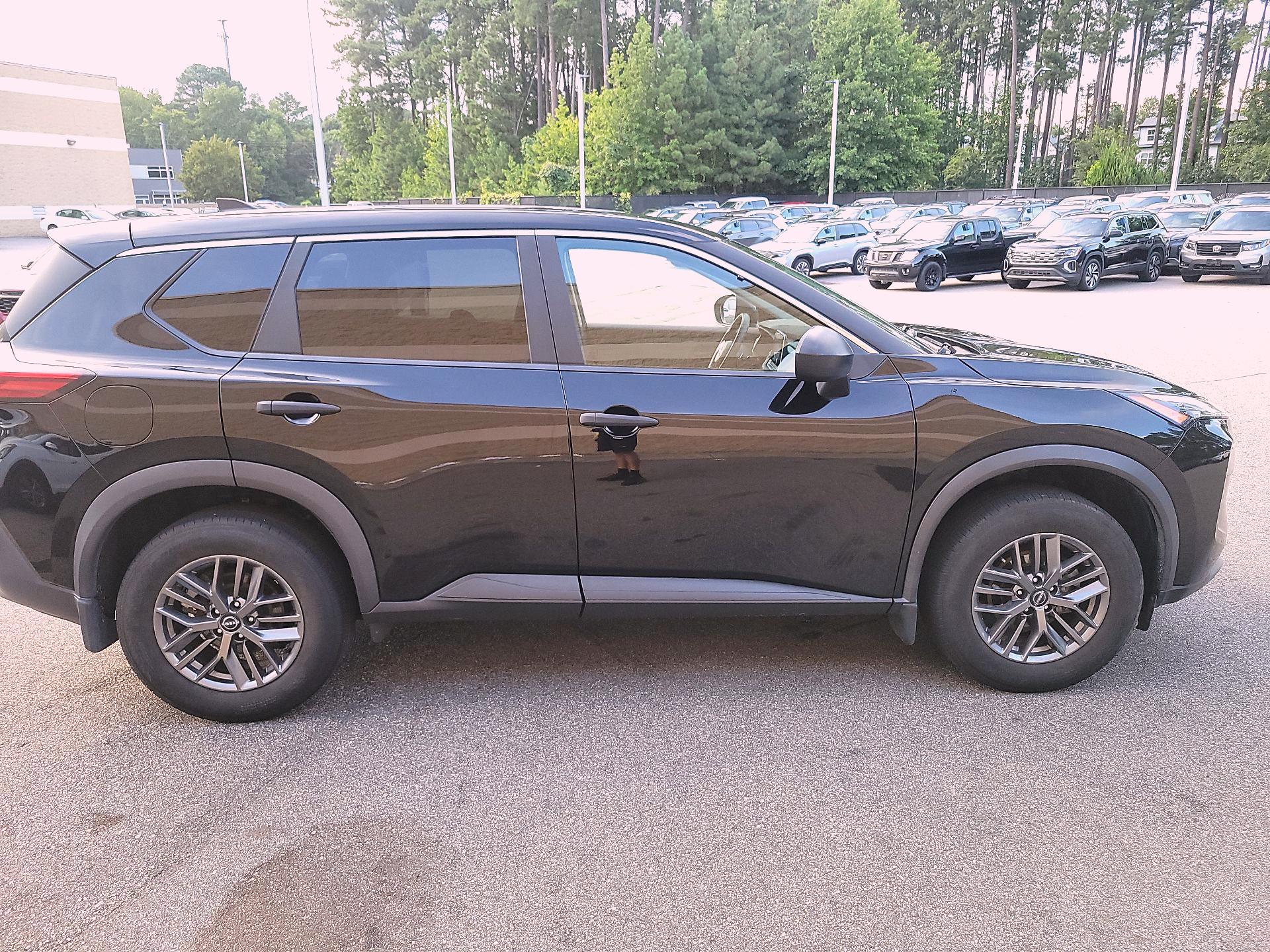 Thumbnail: 2023 Nissan Rogue - 4