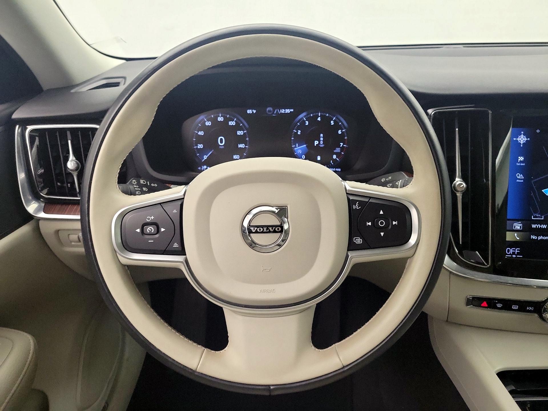 Thumbnail: 2022 Volvo S60 - 10