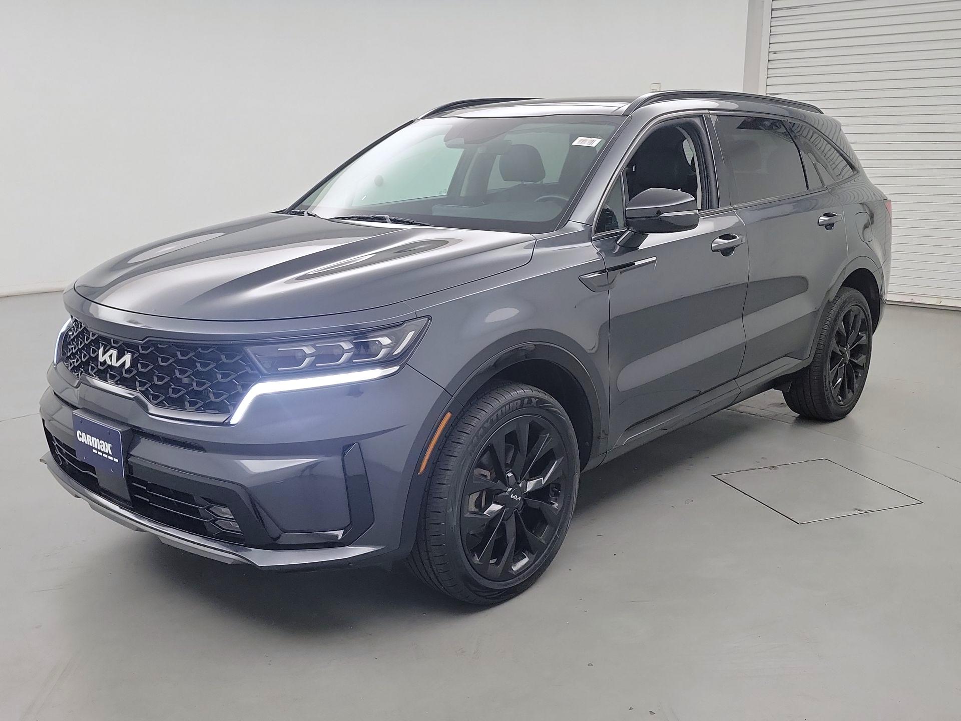 Thumbnail: 2023 Kia Sorento - 3