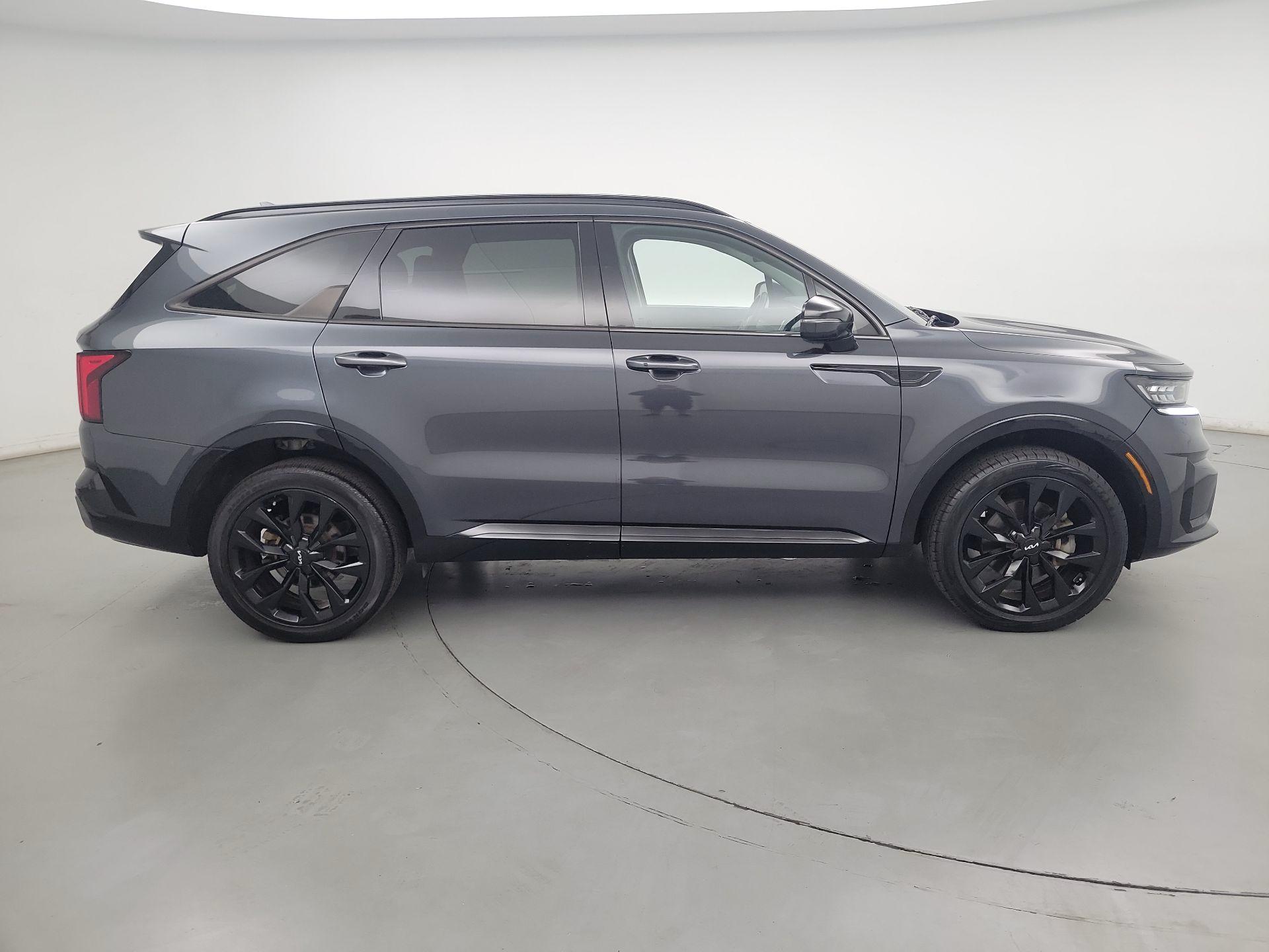 Thumbnail: 2023 Kia Sorento - 4