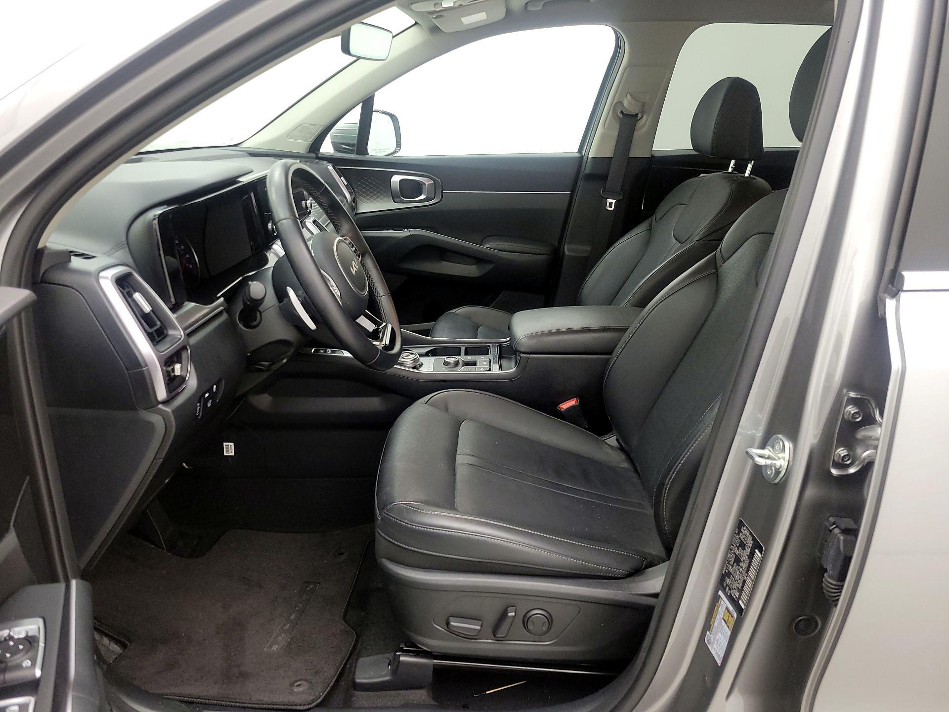 Thumbnail: 2023 Kia Sorento - 11
