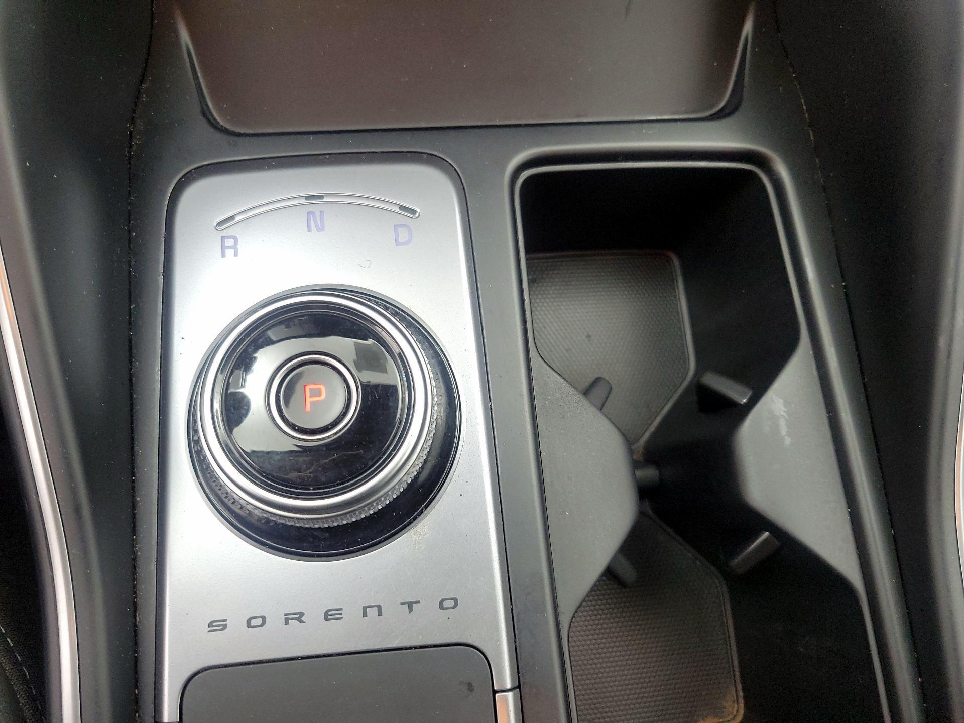 Thumbnail: 2023 Kia Sorento - 18