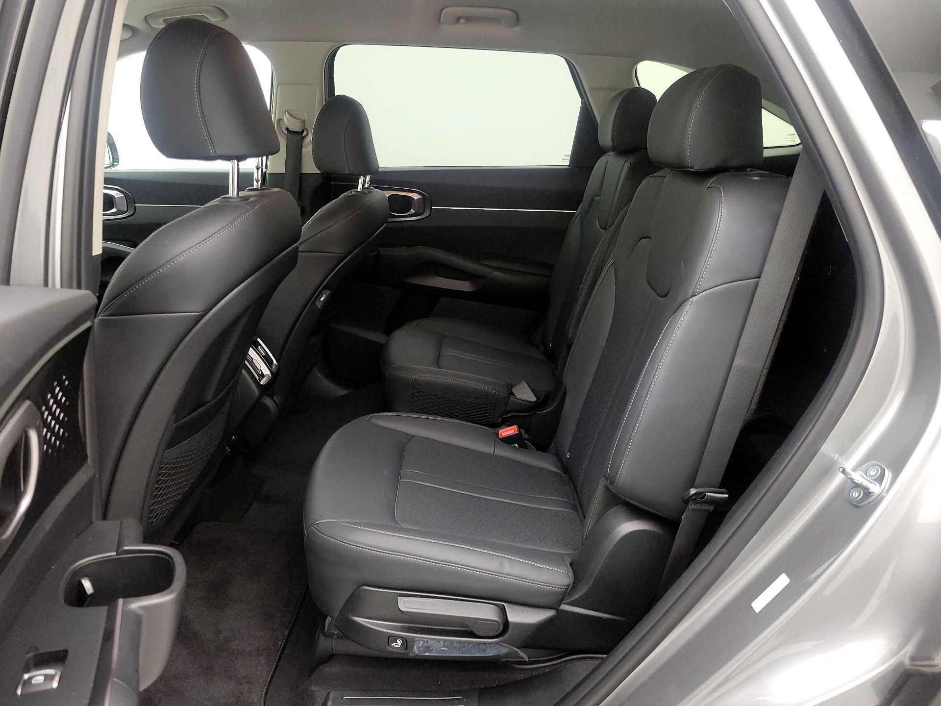 Thumbnail: 2023 Kia Sorento - 20