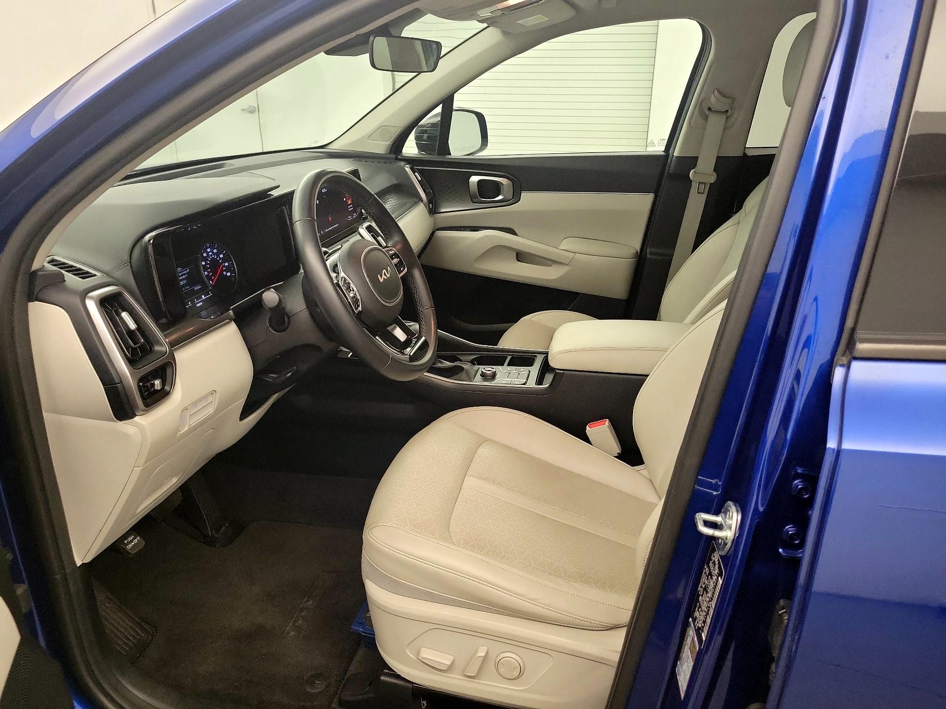Thumbnail: 2023 Kia Sorento - 9