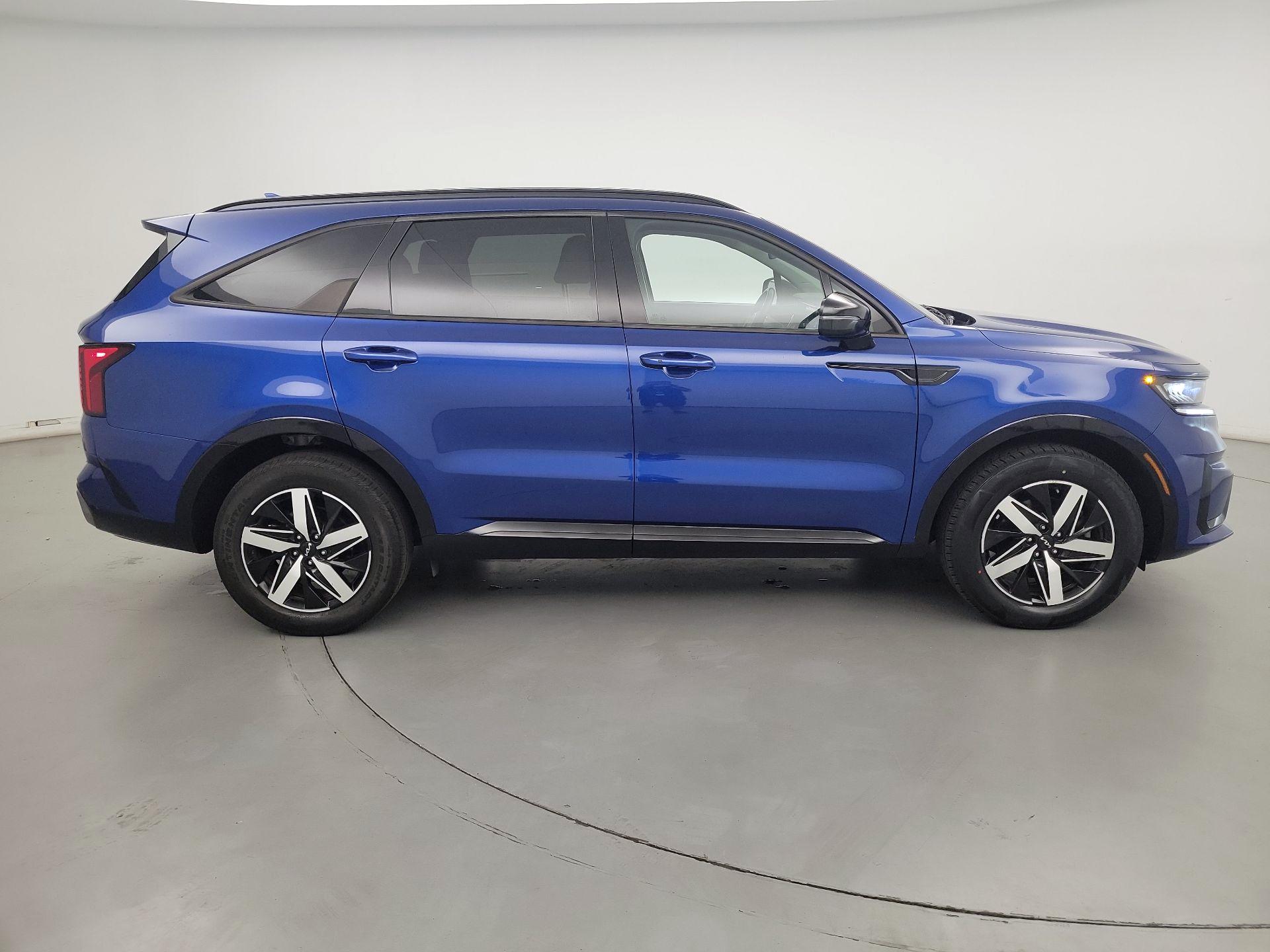Thumbnail: 2023 Kia Sorento - 4