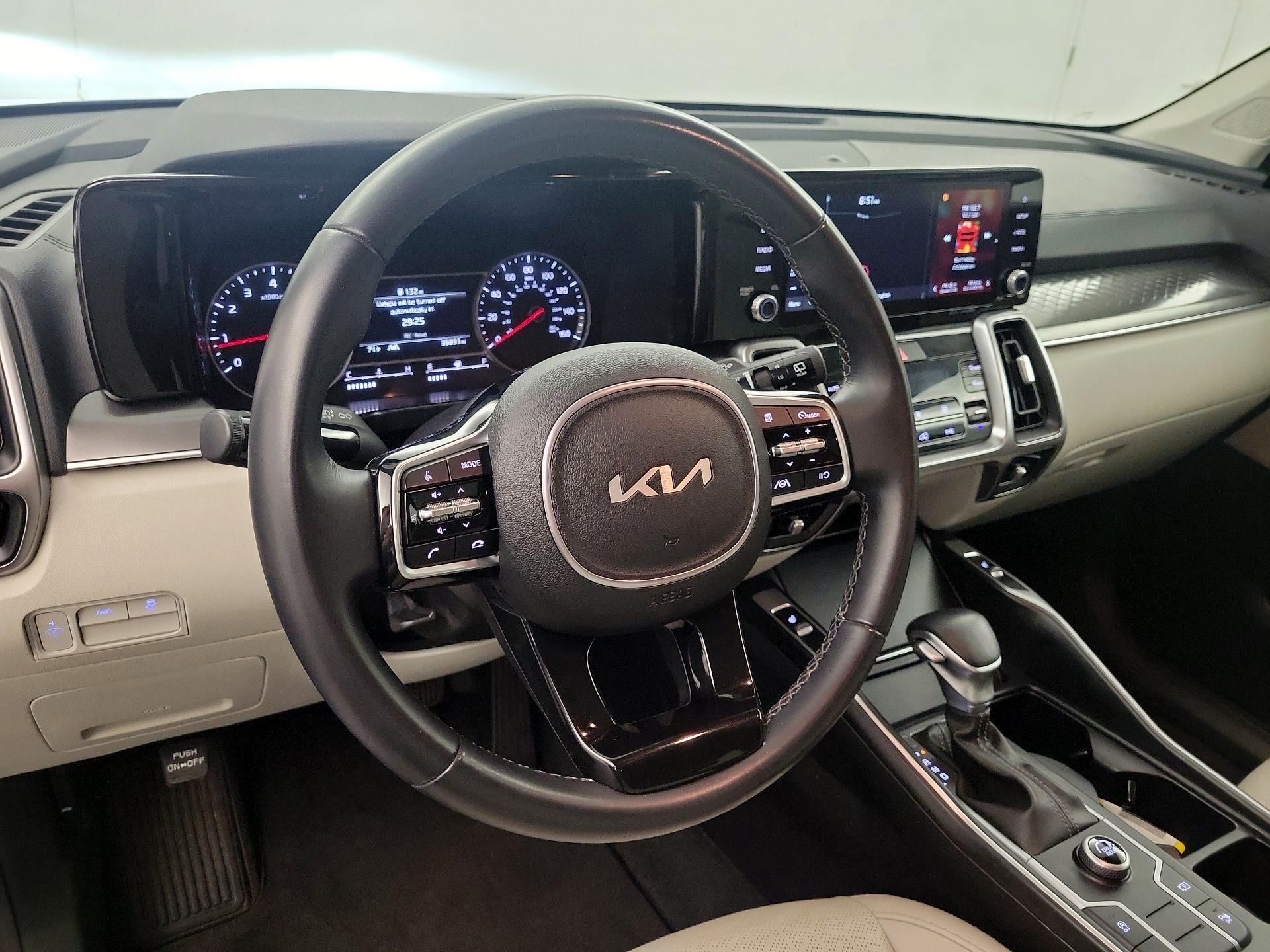 Thumbnail: 2023 Kia Sorento - 8