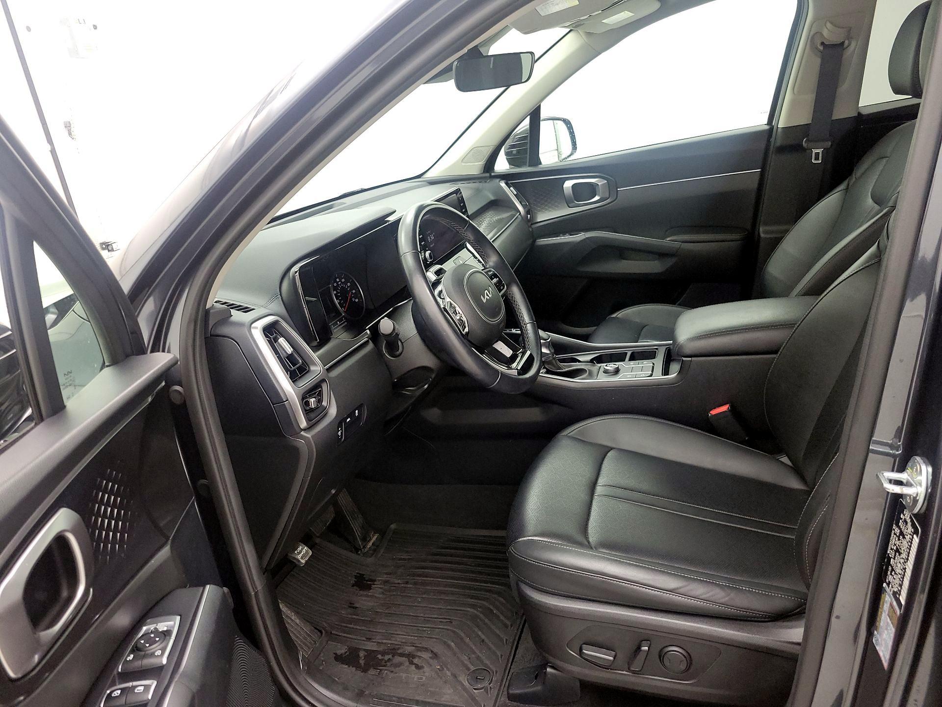 Thumbnail: 2023 Kia Sorento - 11