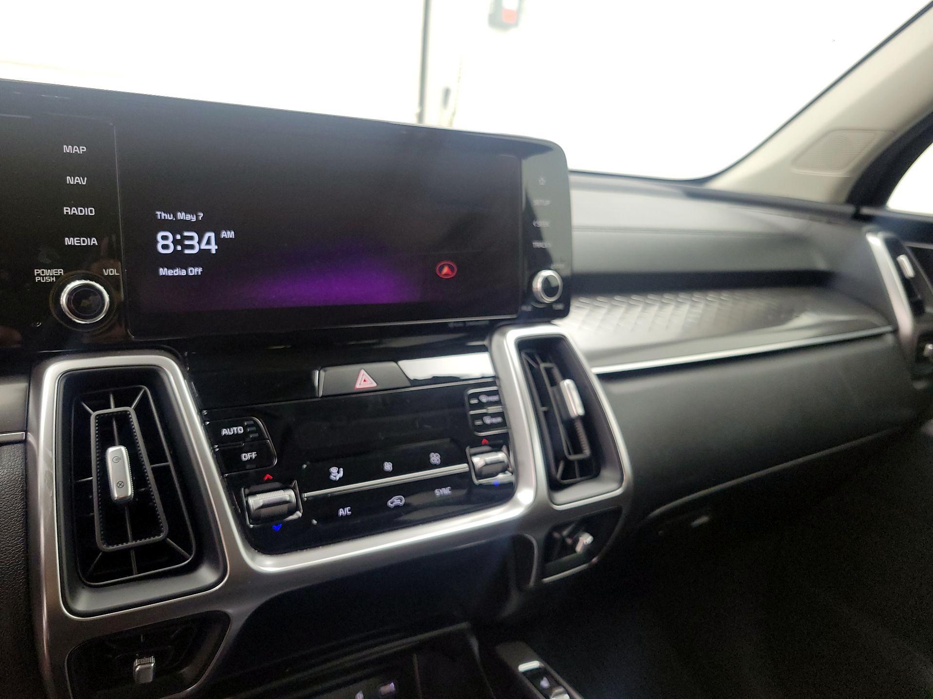 Thumbnail: 2023 Kia Sorento - 16
