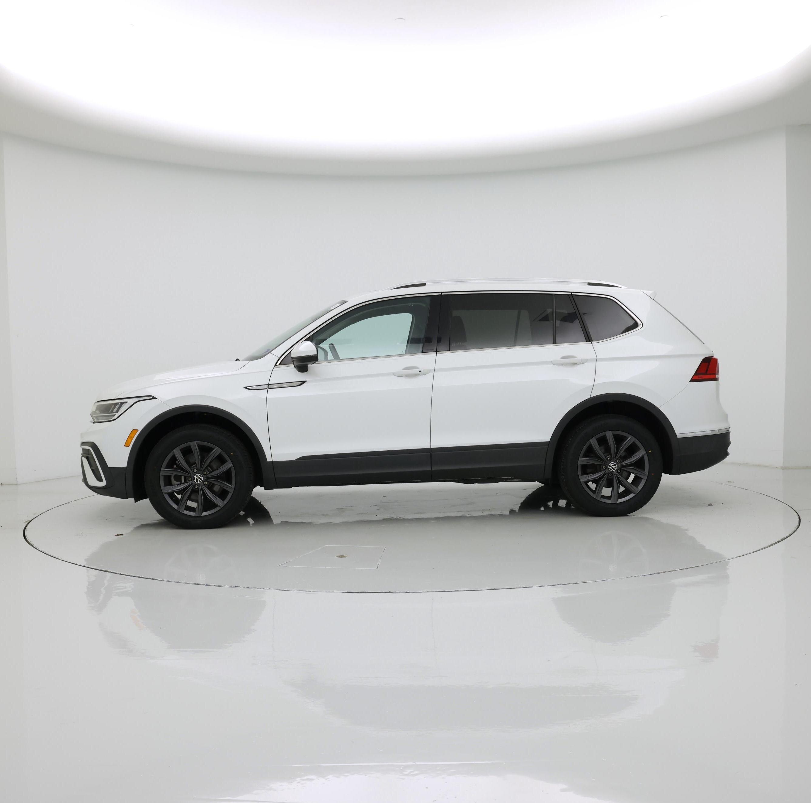 Thumbnail: 2023 Volkswagen Tiguan - 3