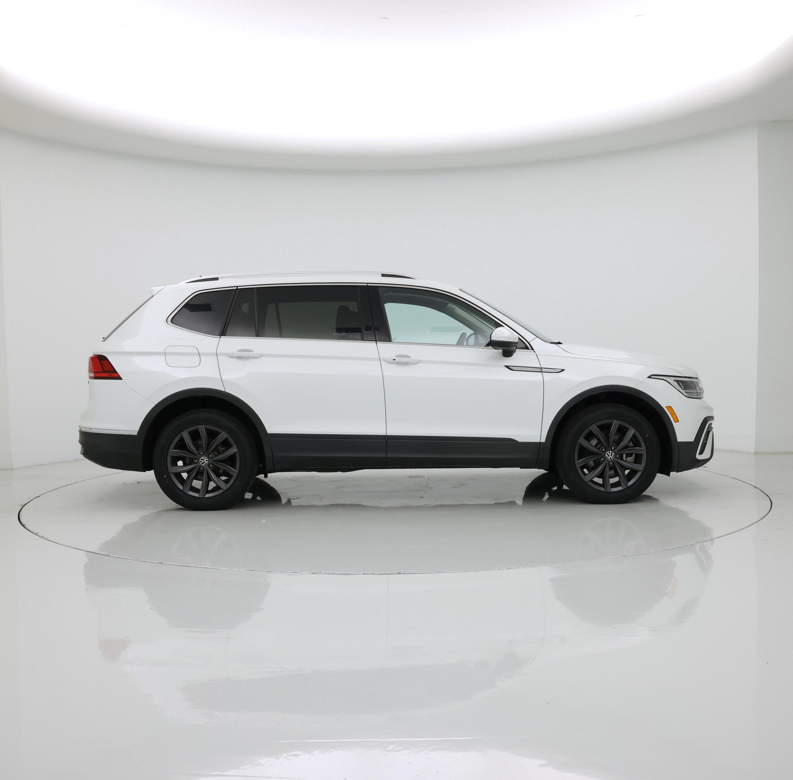 Thumbnail: 2023 Volkswagen Tiguan - 7