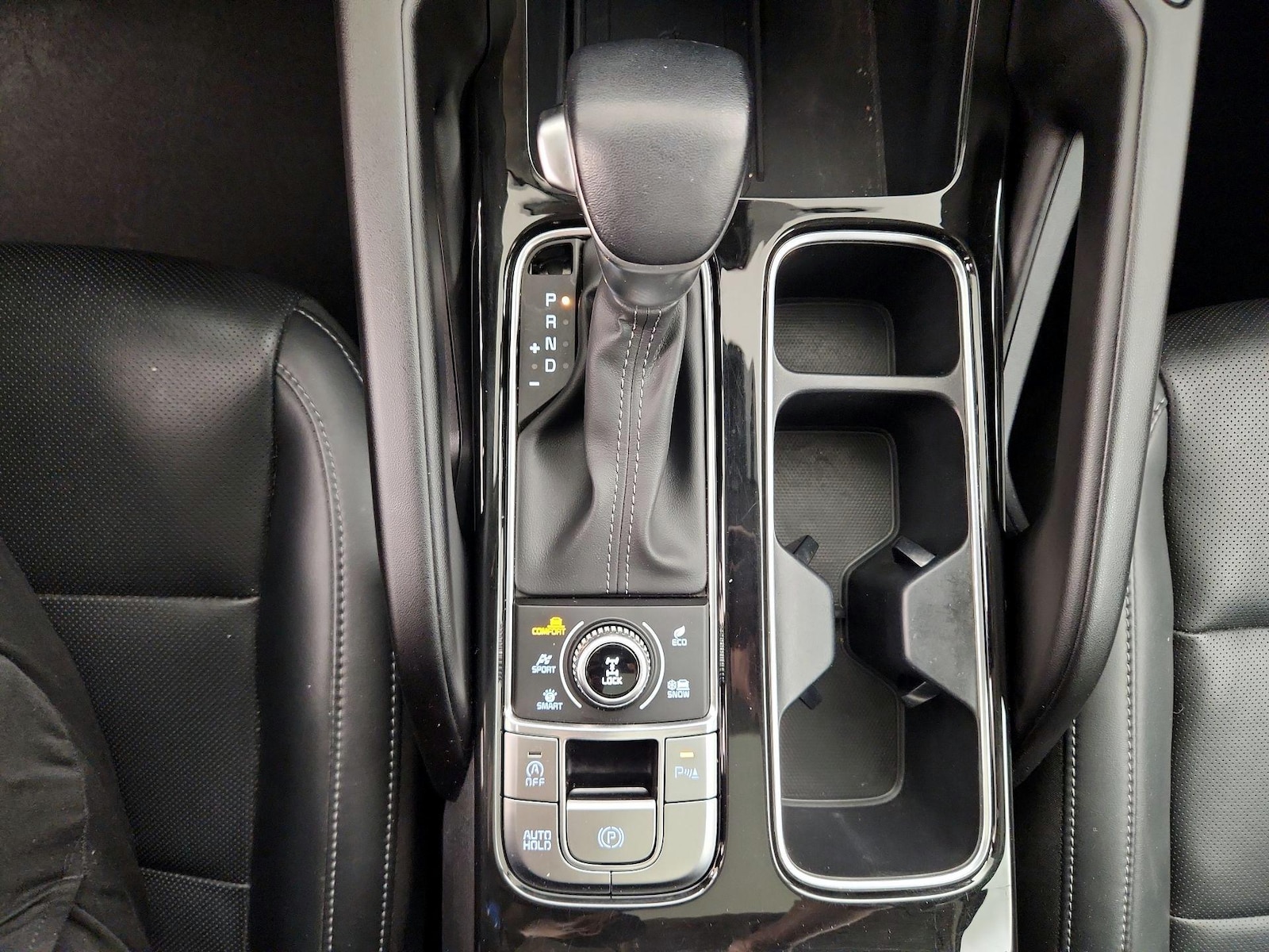 2024 Kia Telluride S - Photo 19