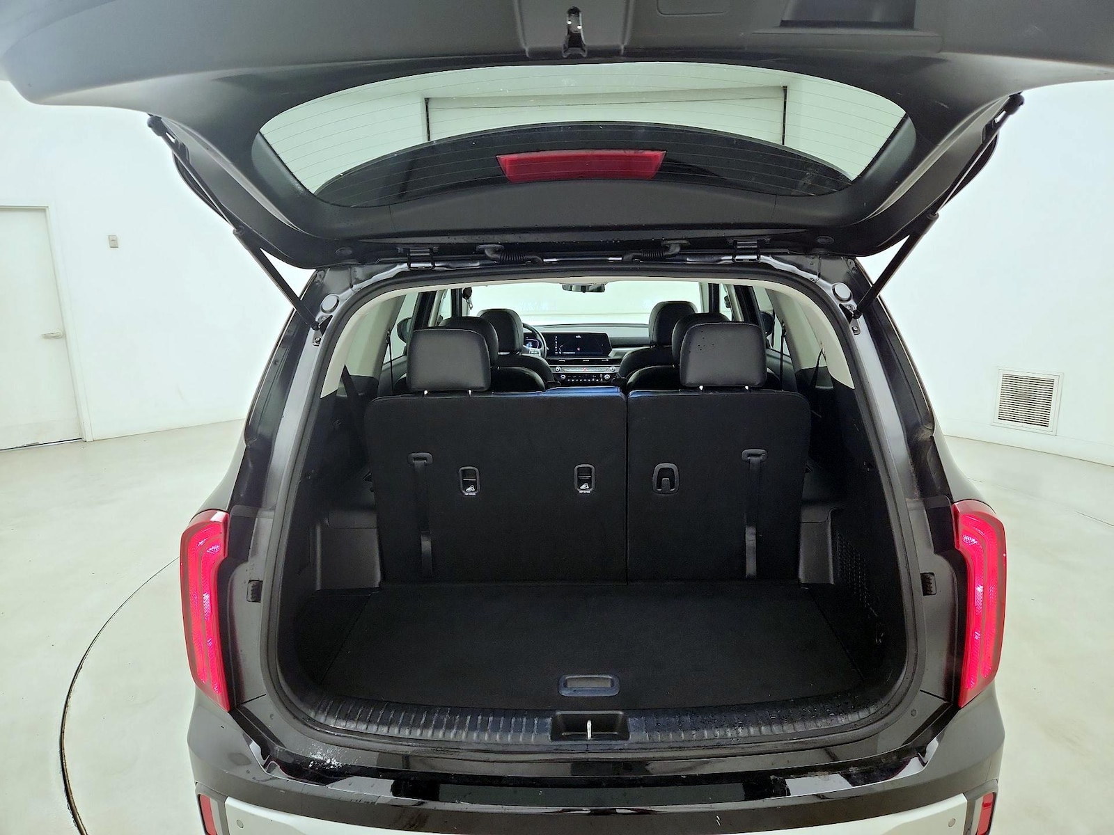 2024 Kia Telluride S - Photo 24