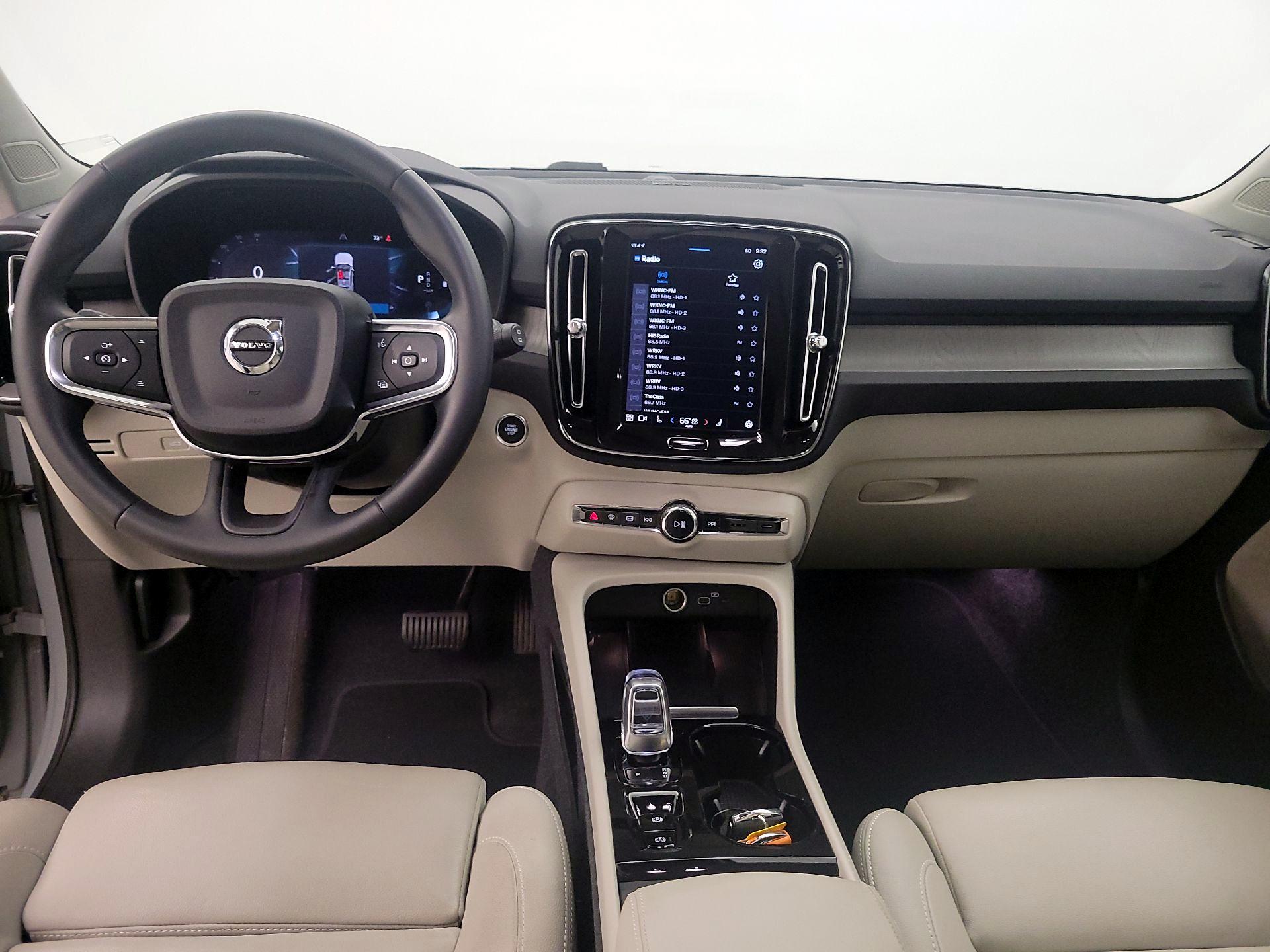 Thumbnail: 2024 Volvo XC40 - 9