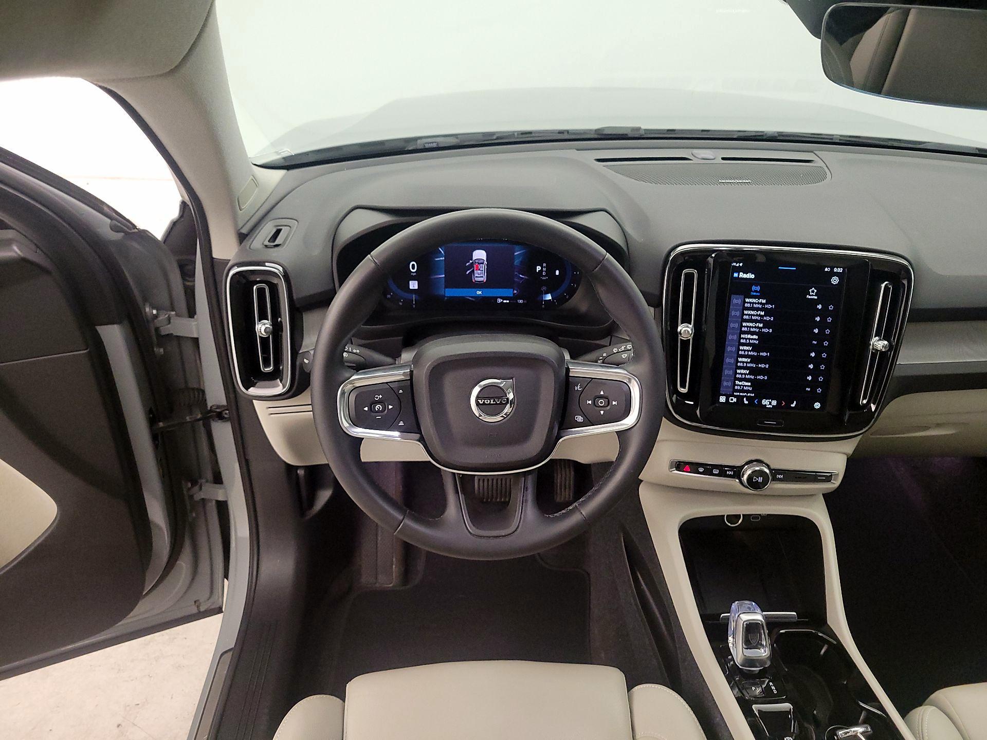 Thumbnail: 2024 Volvo XC40 - 10