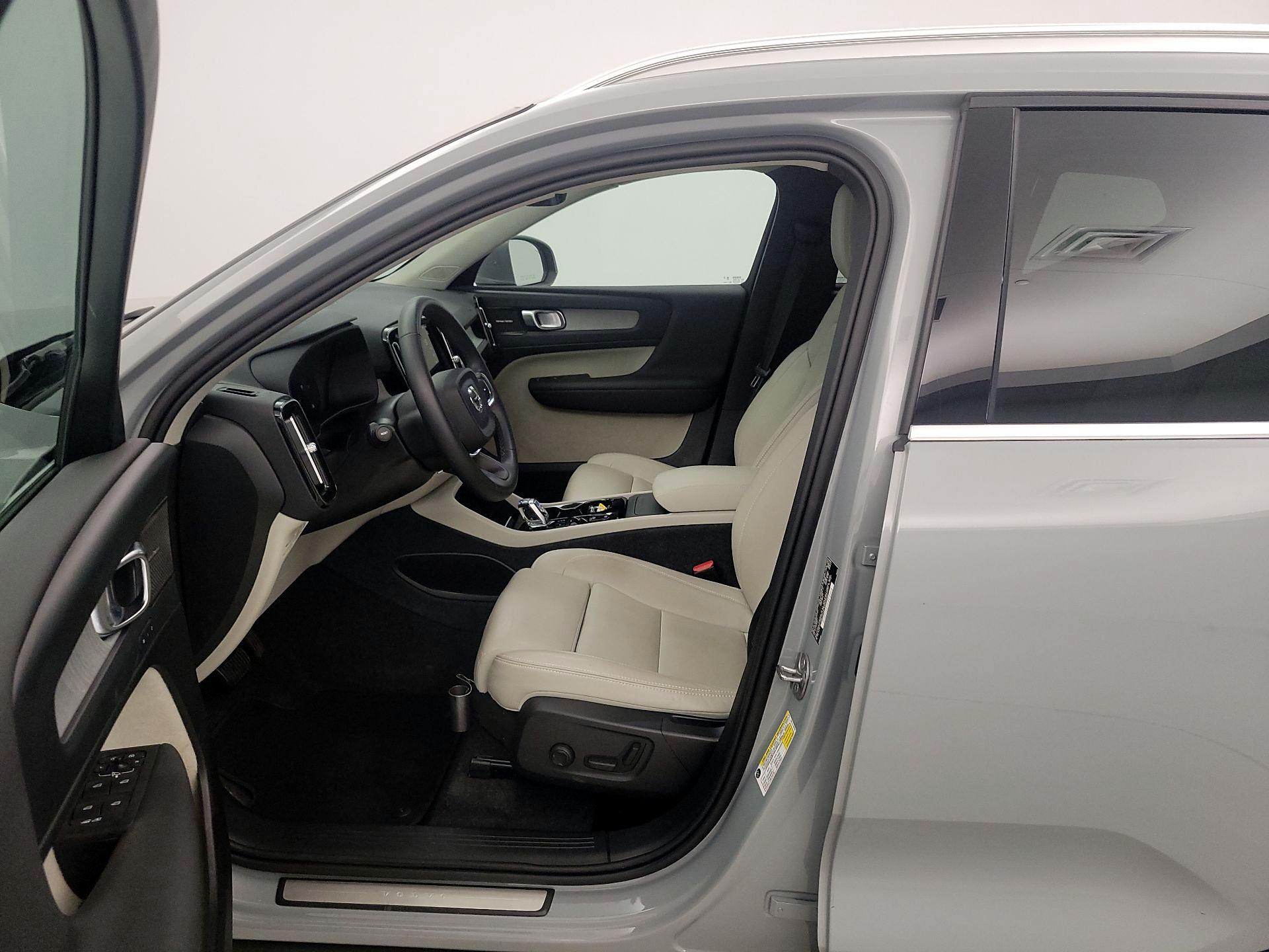 Thumbnail: 2024 Volvo XC40 - 11