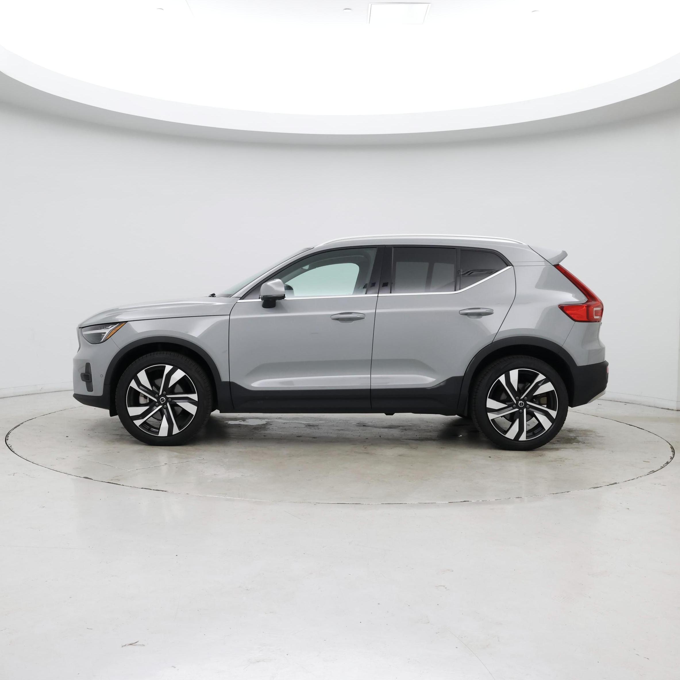 Thumbnail: 2024 Volvo XC40 - 3