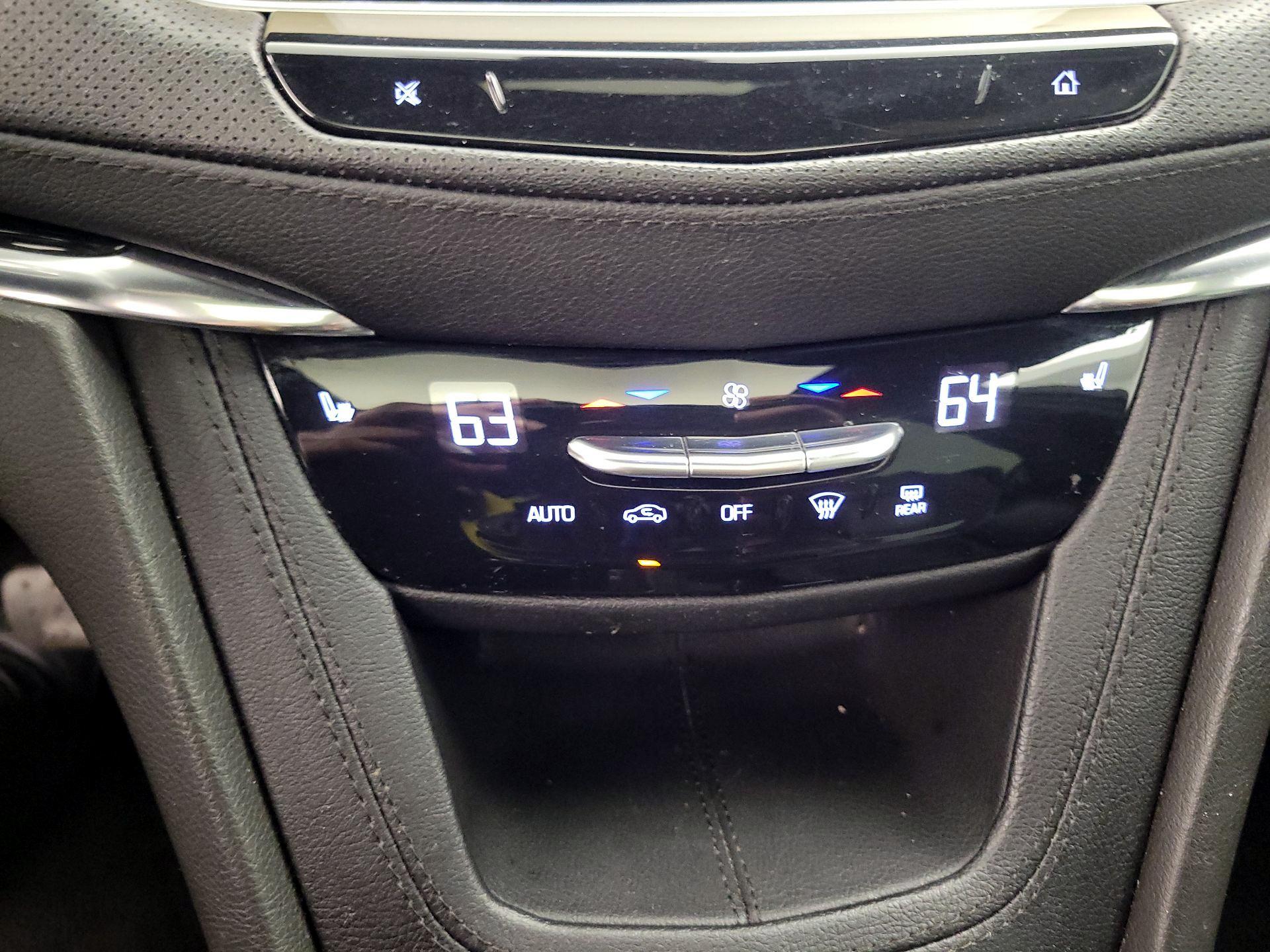 Thumbnail: 2022 Cadillac XT5 - 16