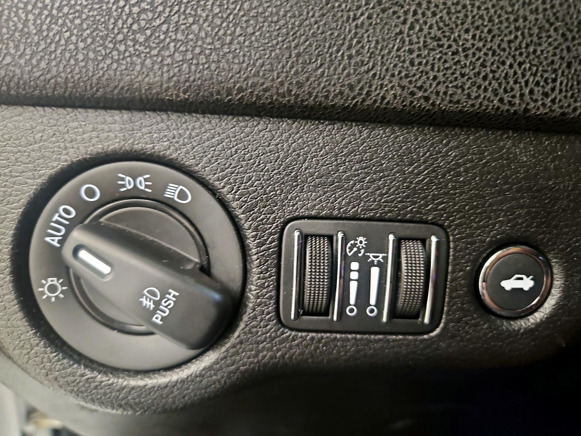 Thumbnail: 2019 Dodge Charger - 13