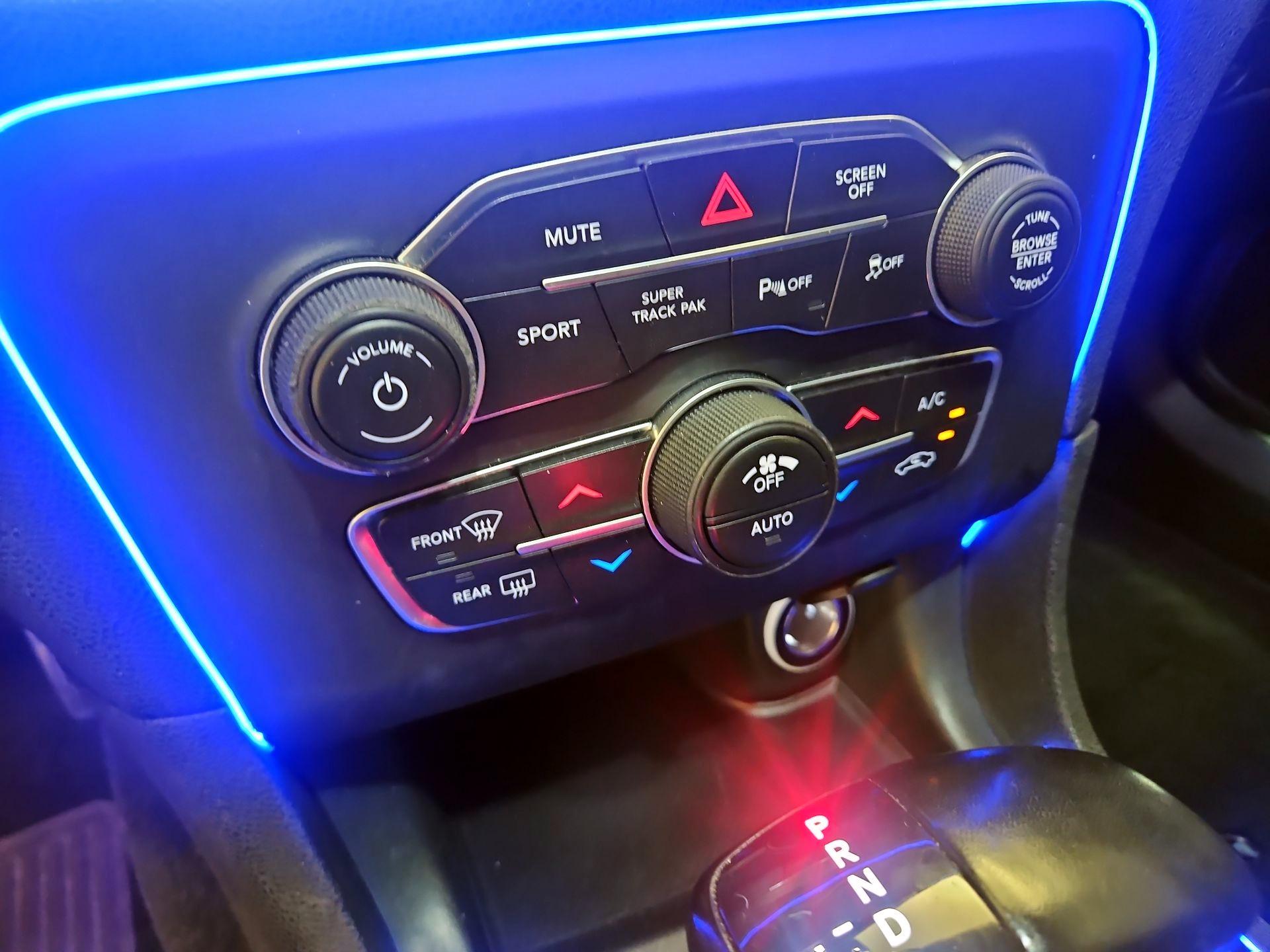 Thumbnail: 2019 Dodge Charger - 16