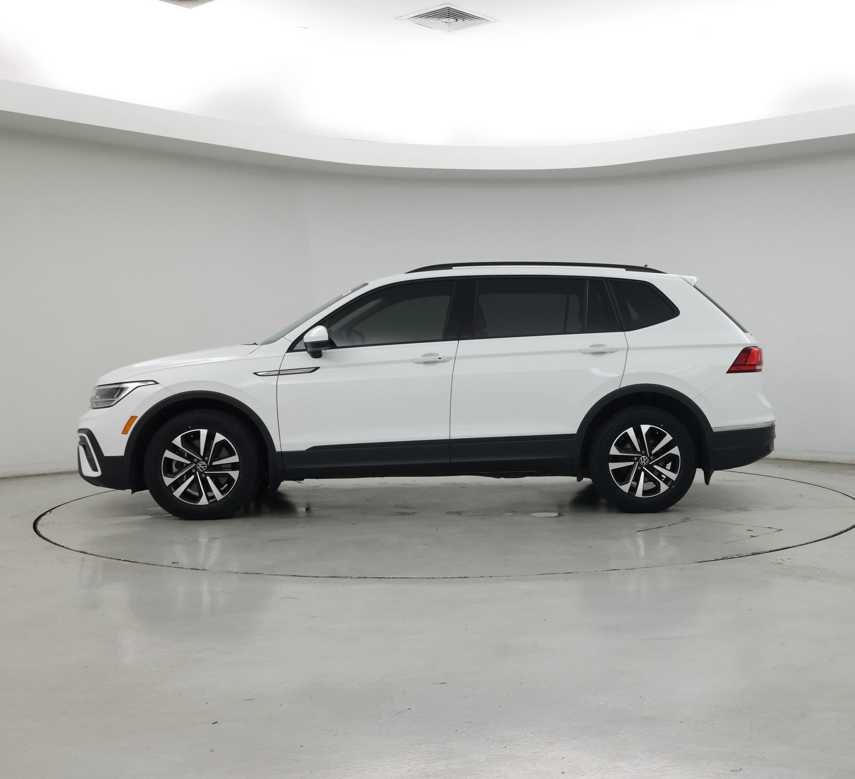 Thumbnail: 2024 Volkswagen Tiguan - 3