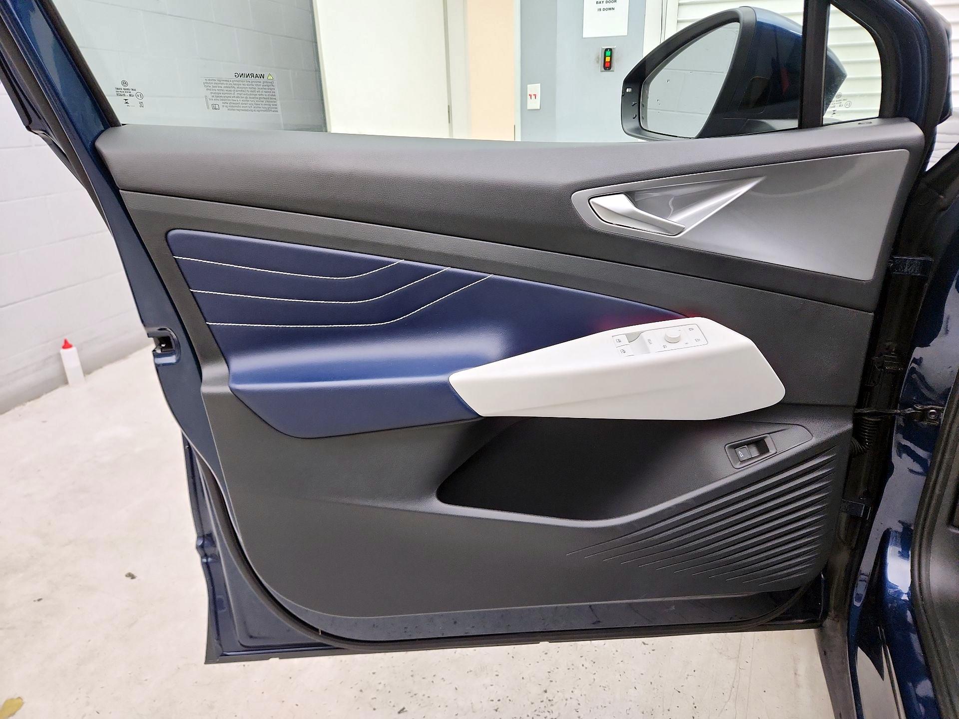 Thumbnail: 2023 Volkswagen ID.4 - 12