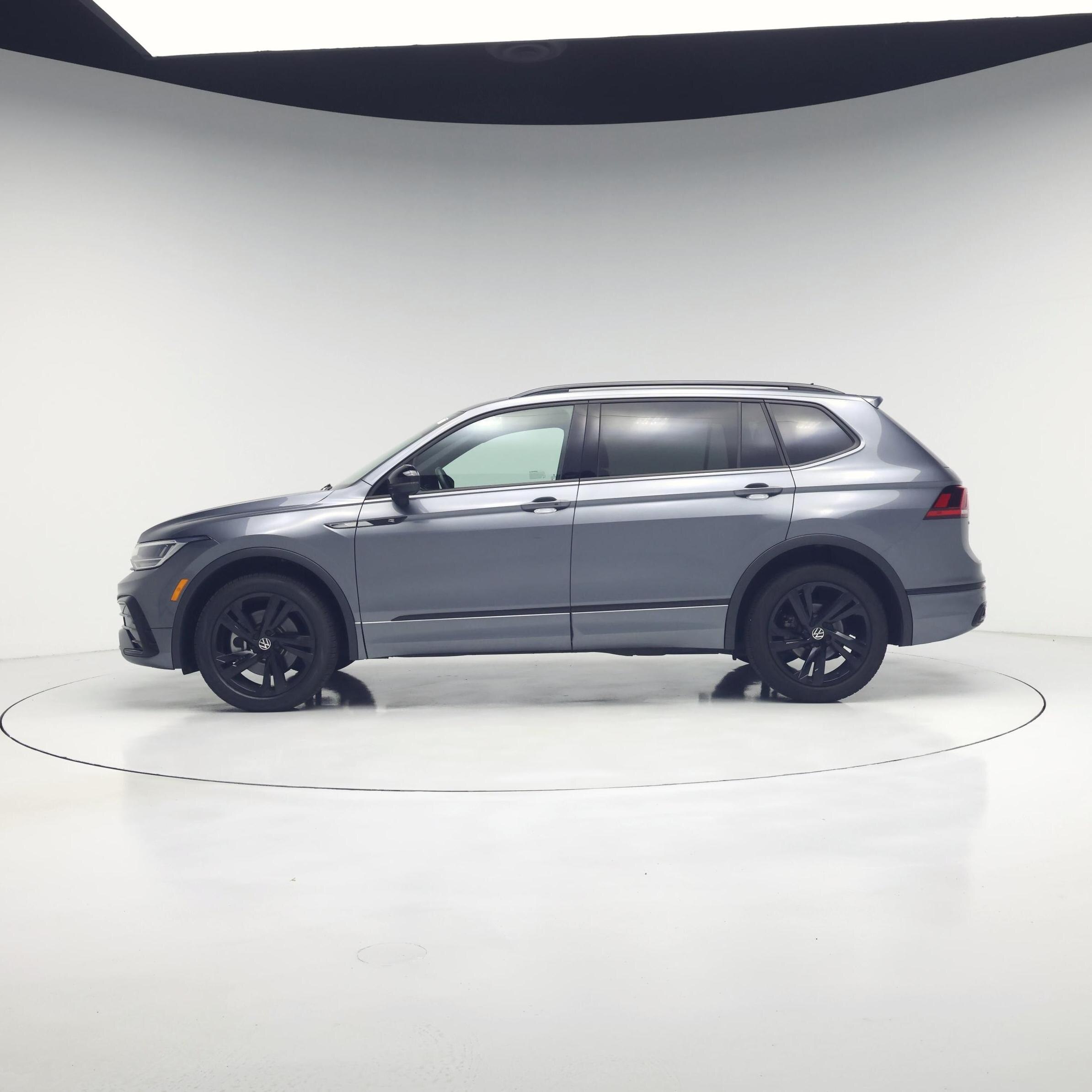 Thumbnail: 2023 Volkswagen Tiguan - 3