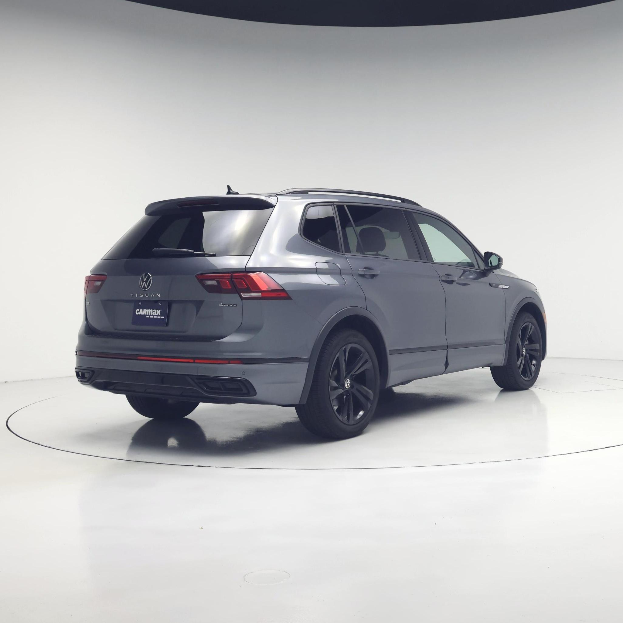 Thumbnail: 2023 Volkswagen Tiguan - 8