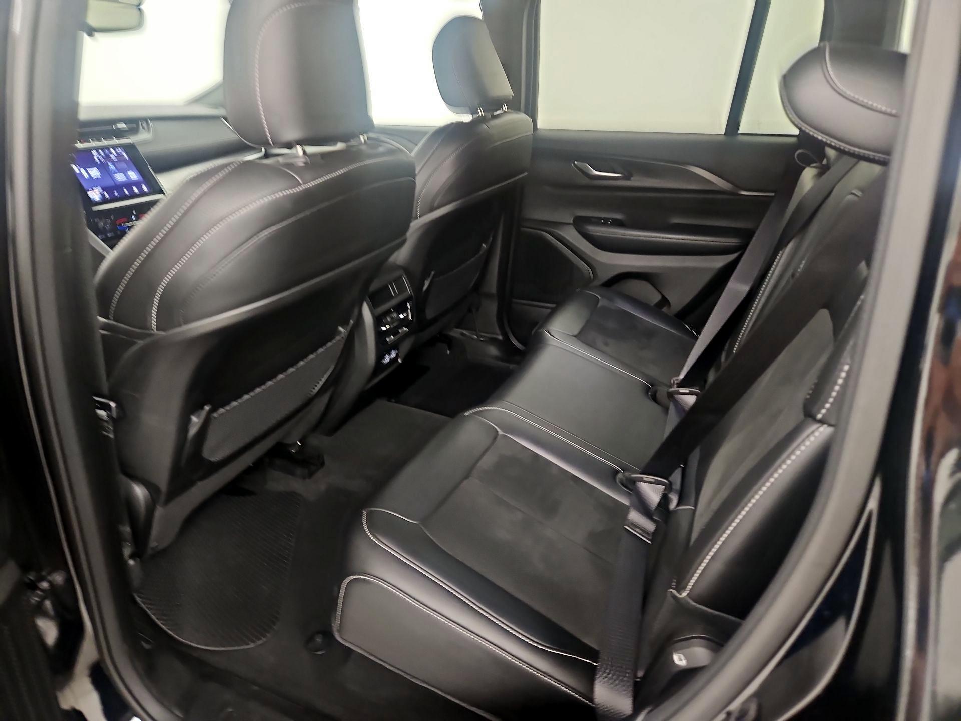 Thumbnail: 2023 Jeep Grand Cherokee - 18
