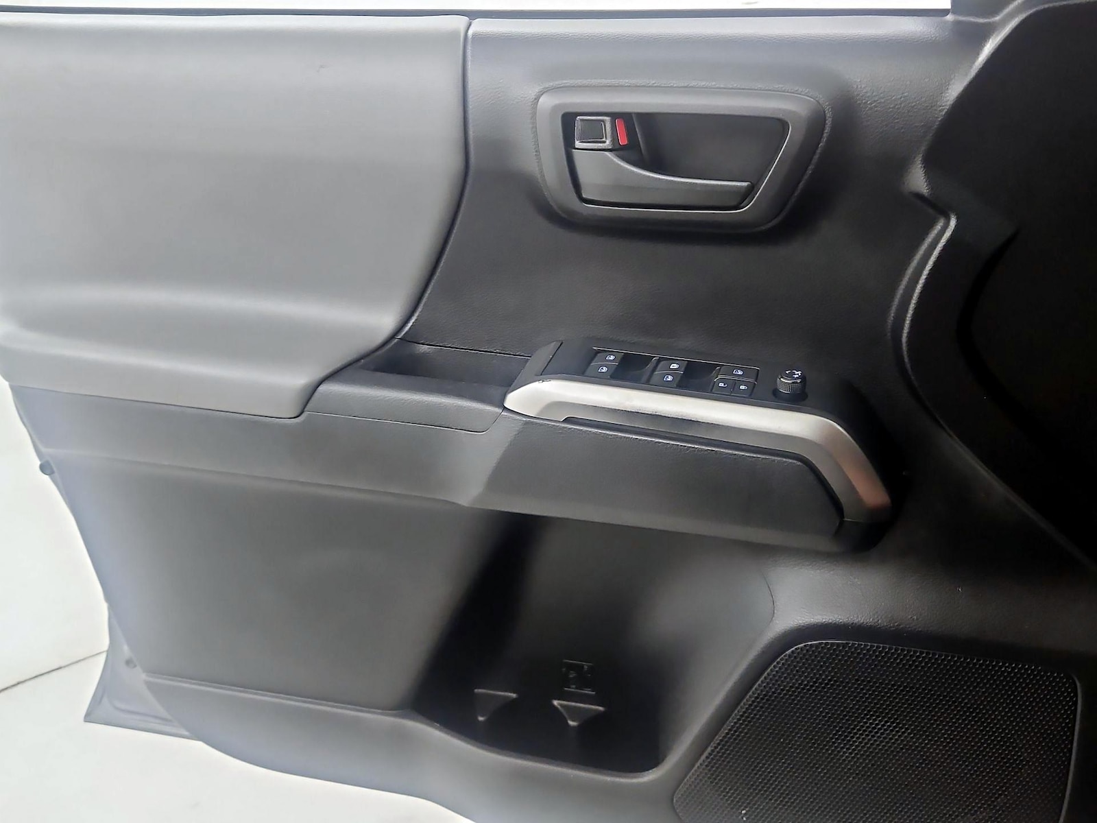 2020 Toyota Tacoma SR5 - Photo 13